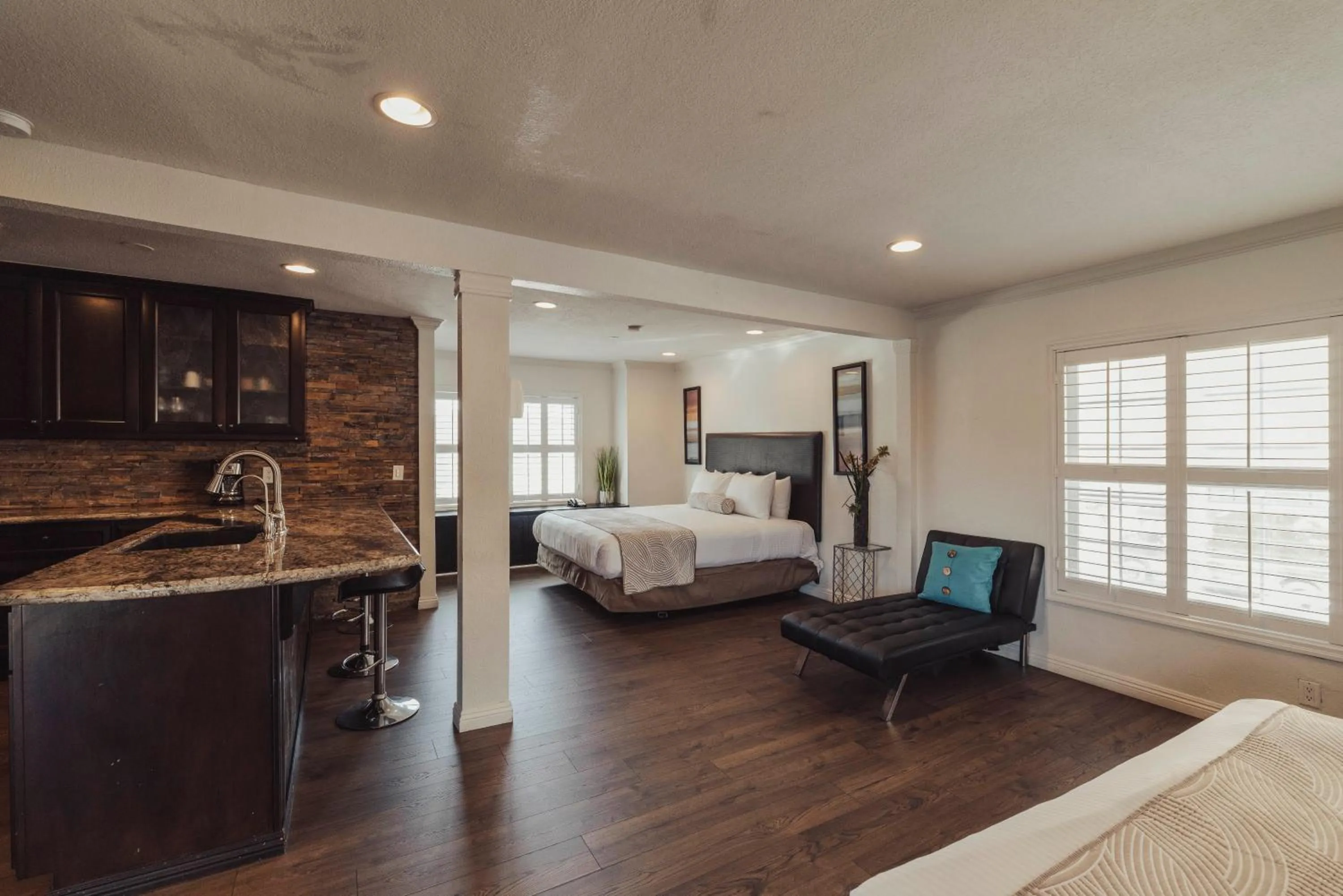 Bed in The Dixie Hollywood