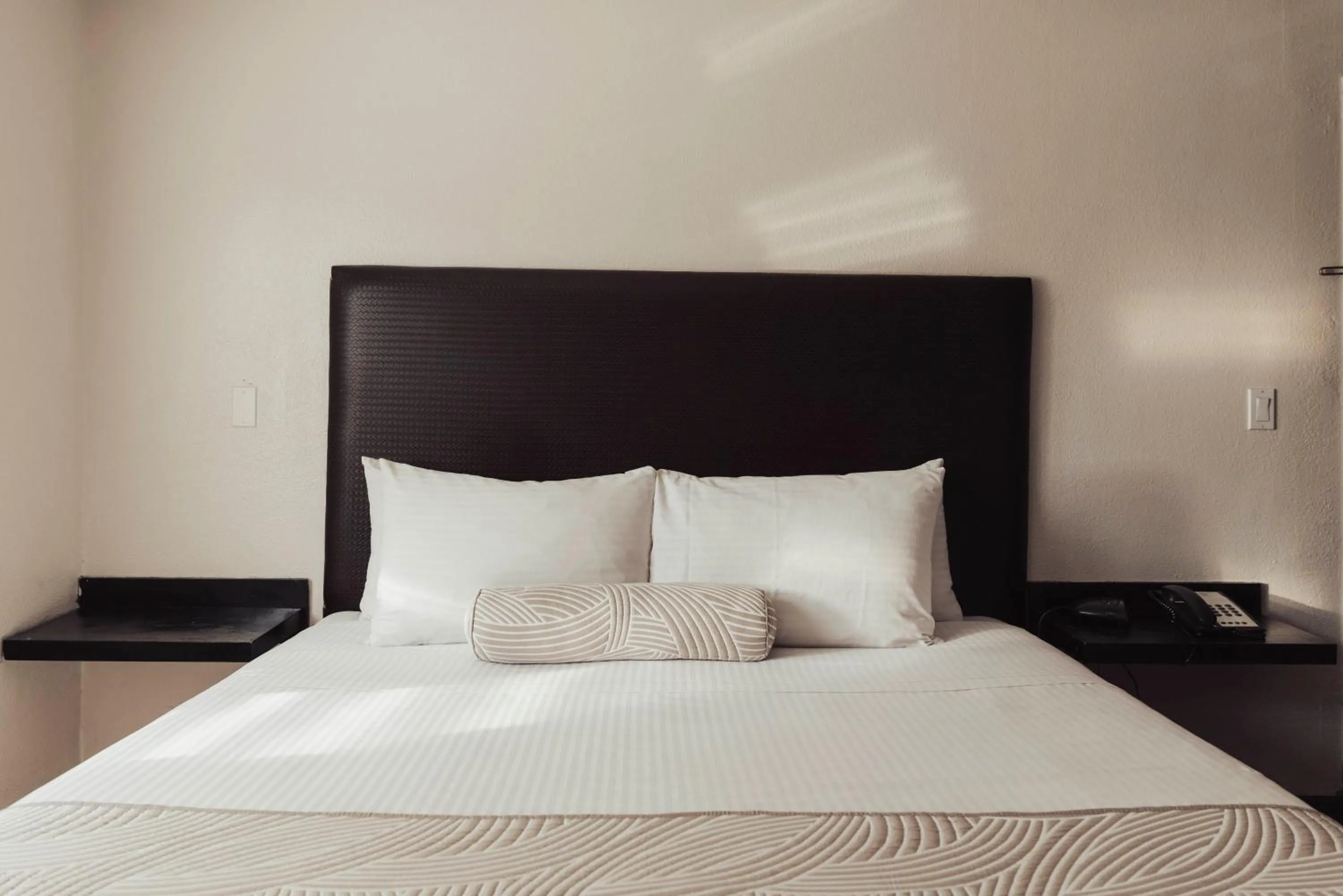 Bed in The Dixie Hollywood