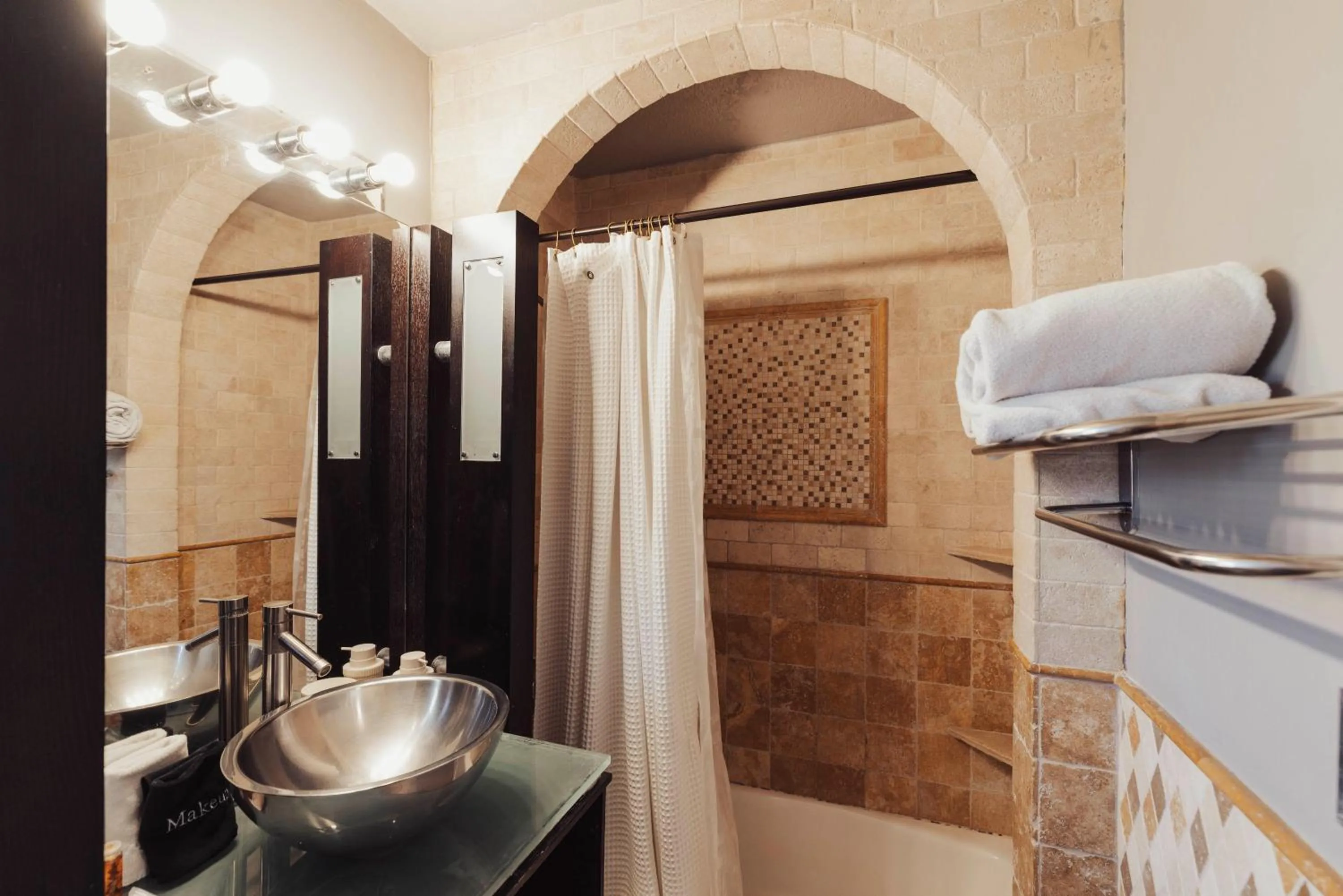 Bathroom in The Dixie Hollywood