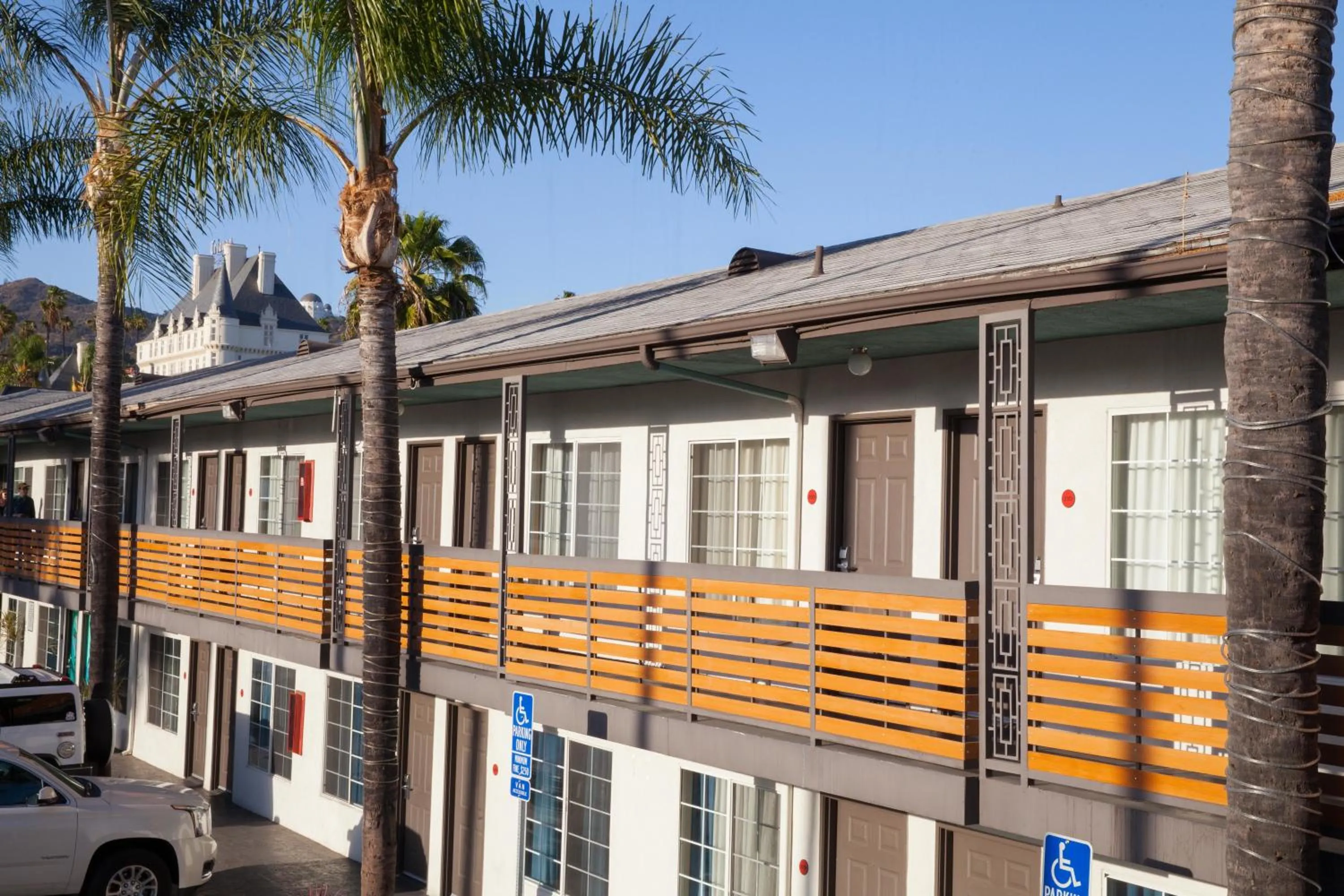 Facade/entrance in The Dixie Hollywood