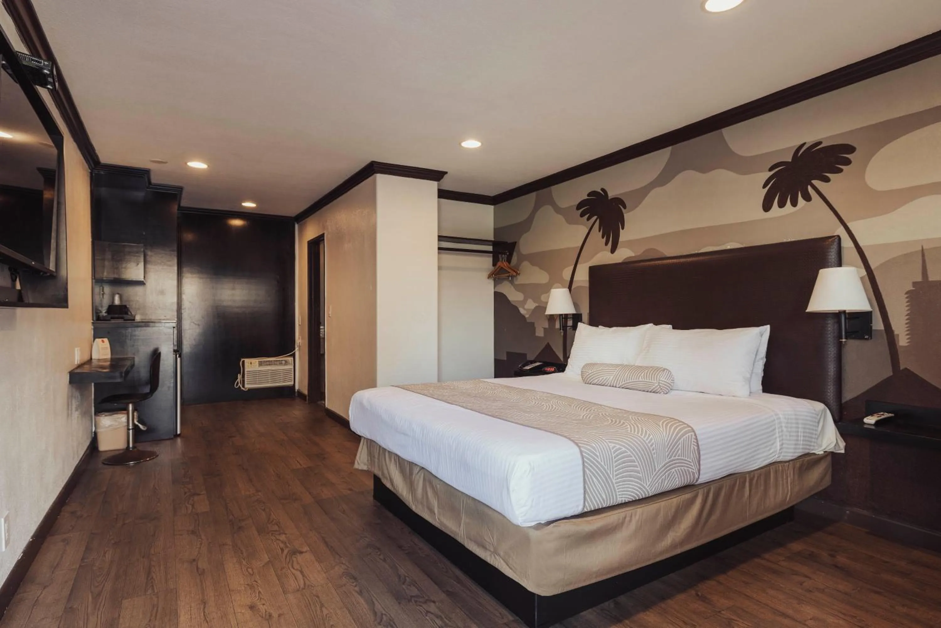 Bed in The Dixie Hollywood