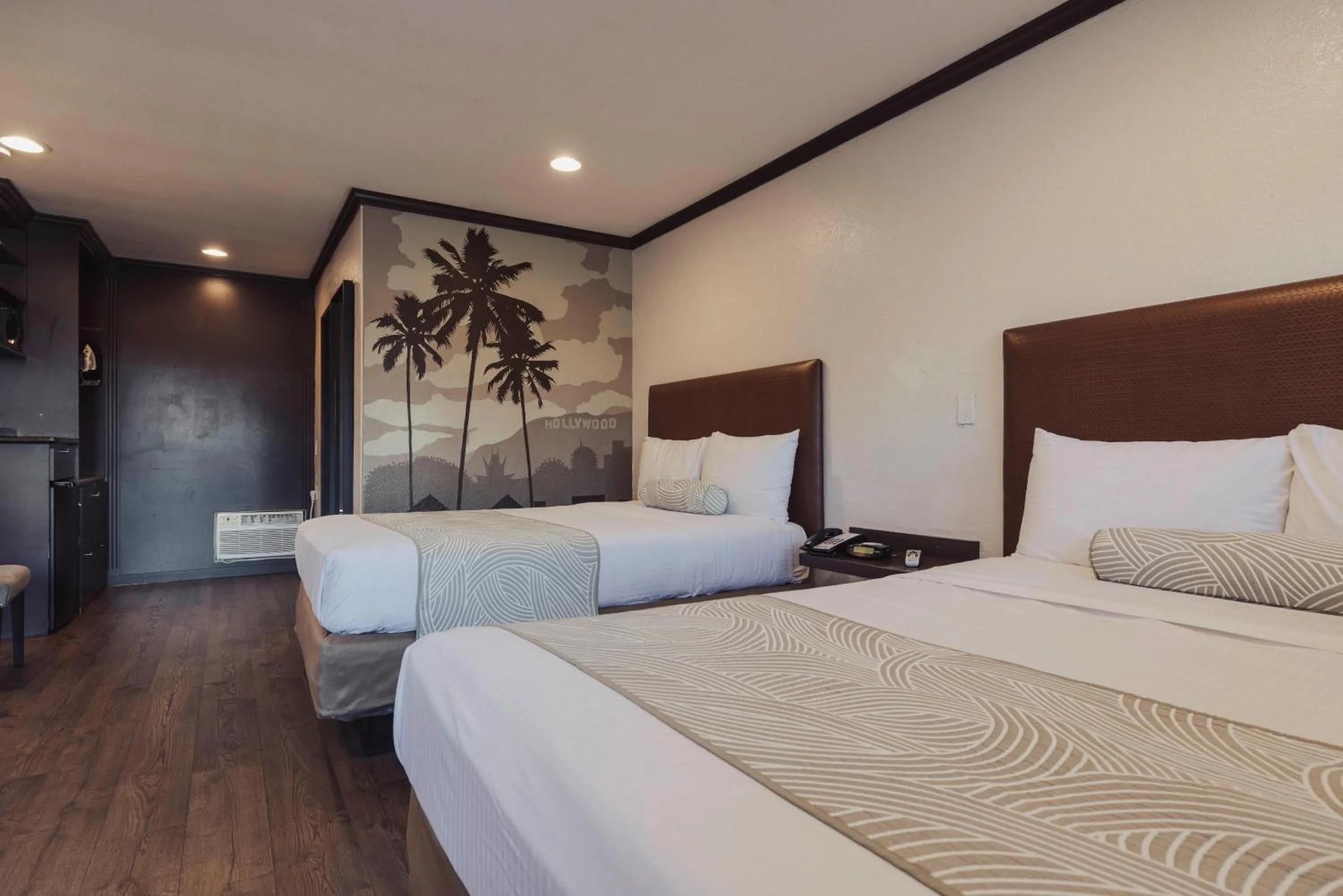 Photo of the whole room, Bed in The Dixie Hollywood