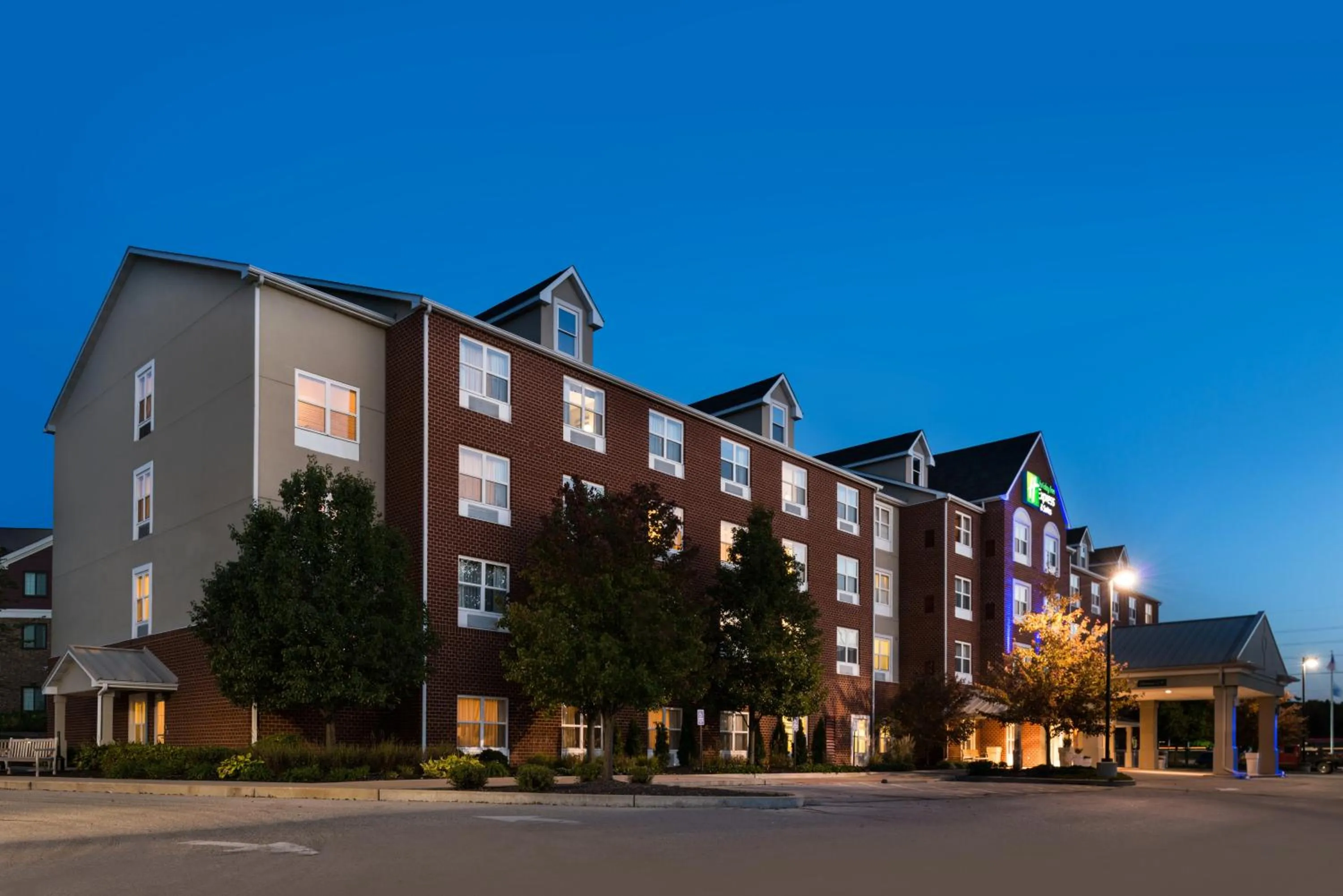 Property building in Holiday Inn Express Hotel & Suites St. Louis West-O'Fallon by IHG