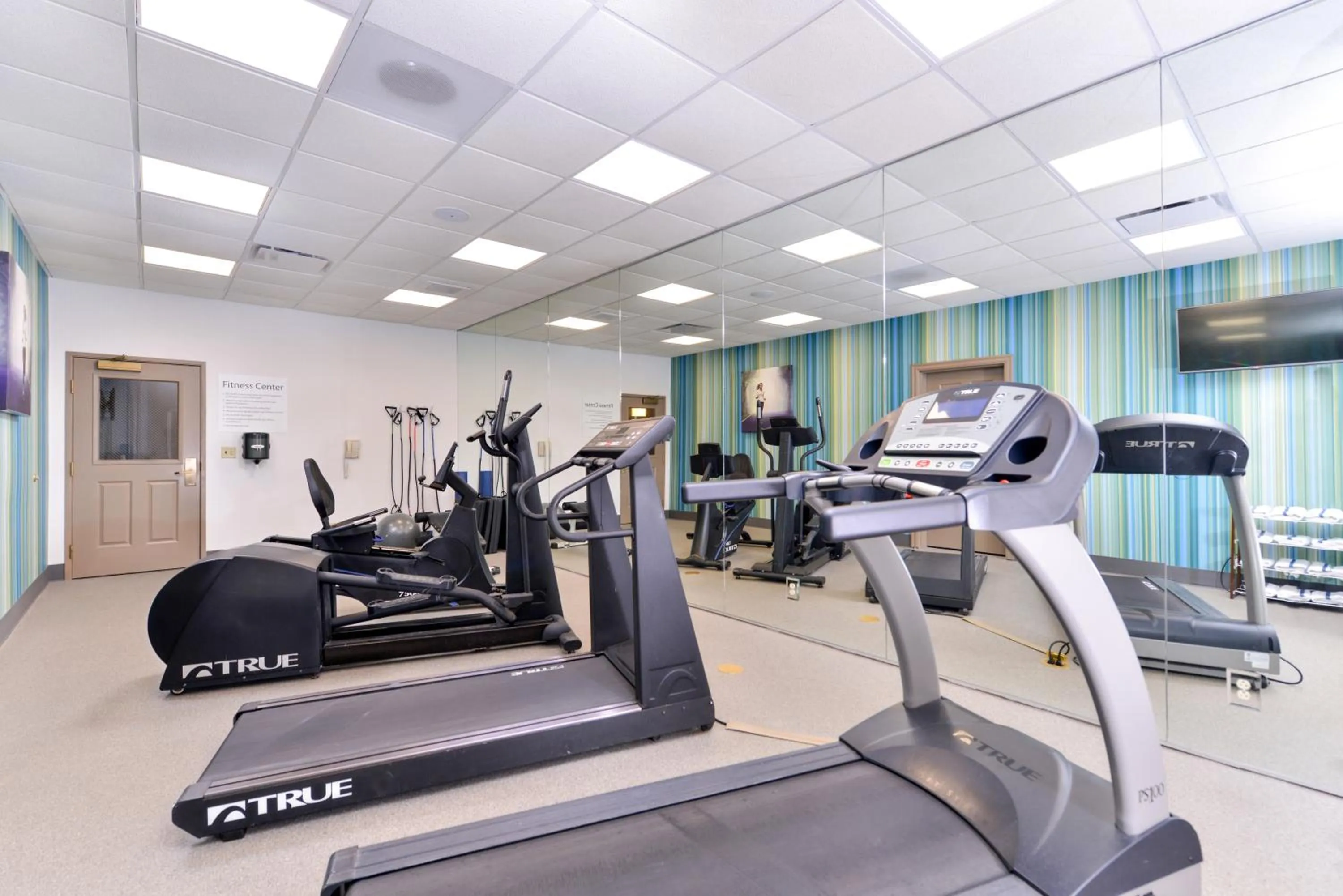 Fitness centre/facilities in Holiday Inn Express Hotel & Suites St. Louis West-O'Fallon by IHG