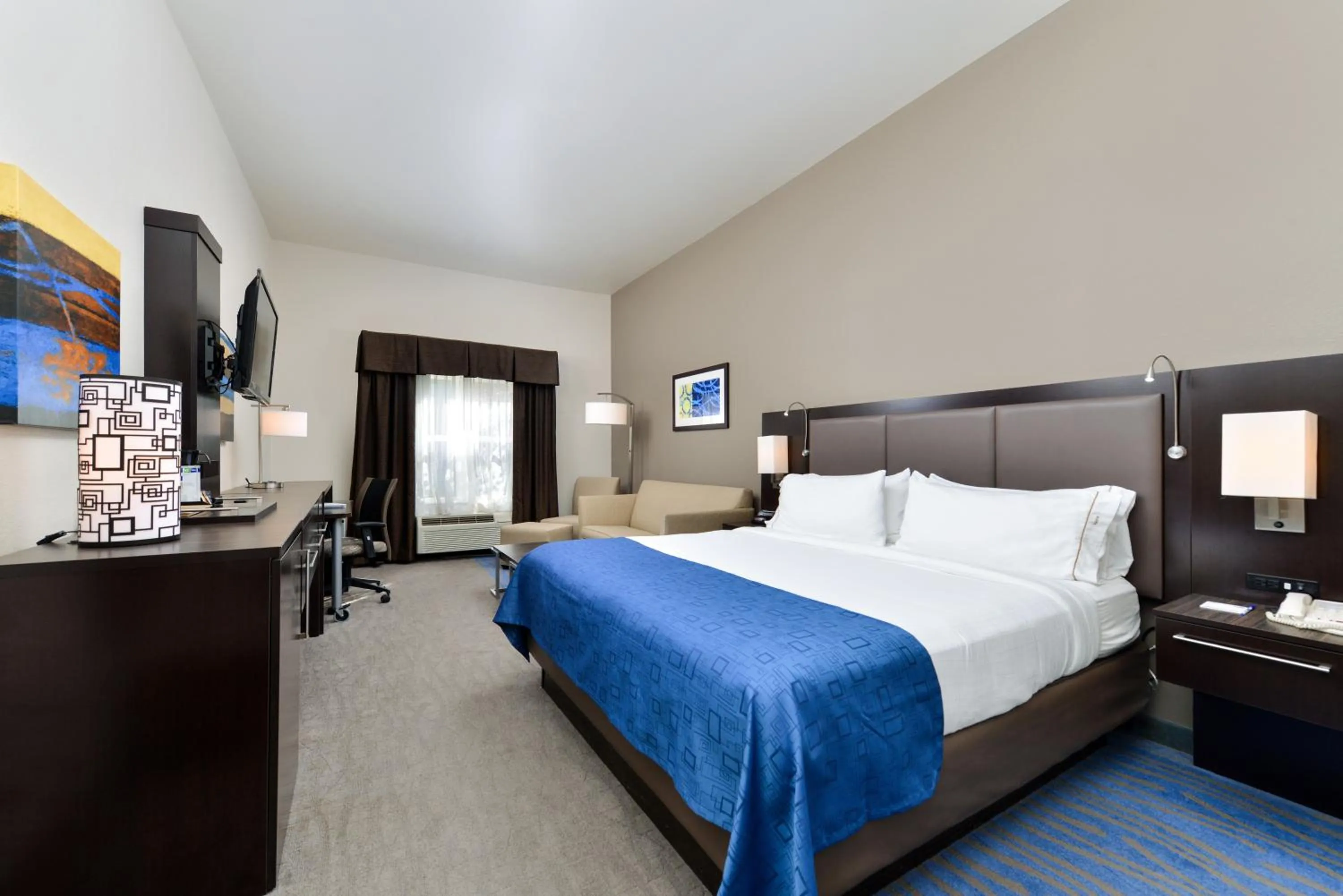 Photo of the whole room, Bed in Holiday Inn Express Hotel & Suites St. Louis West-O'Fallon by IHG