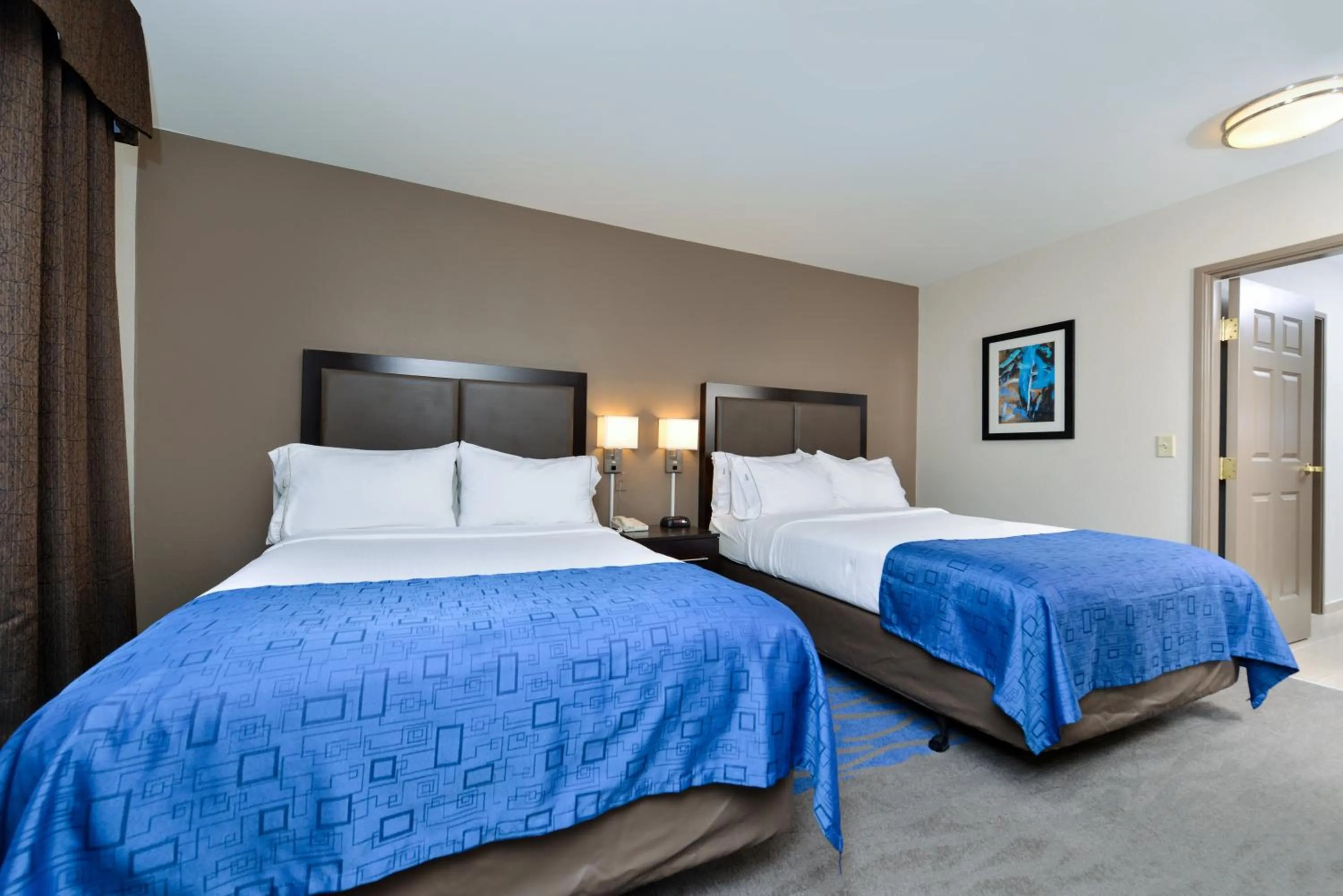 Photo of the whole room, Bed in Holiday Inn Express Hotel & Suites St. Louis West-O'Fallon by IHG