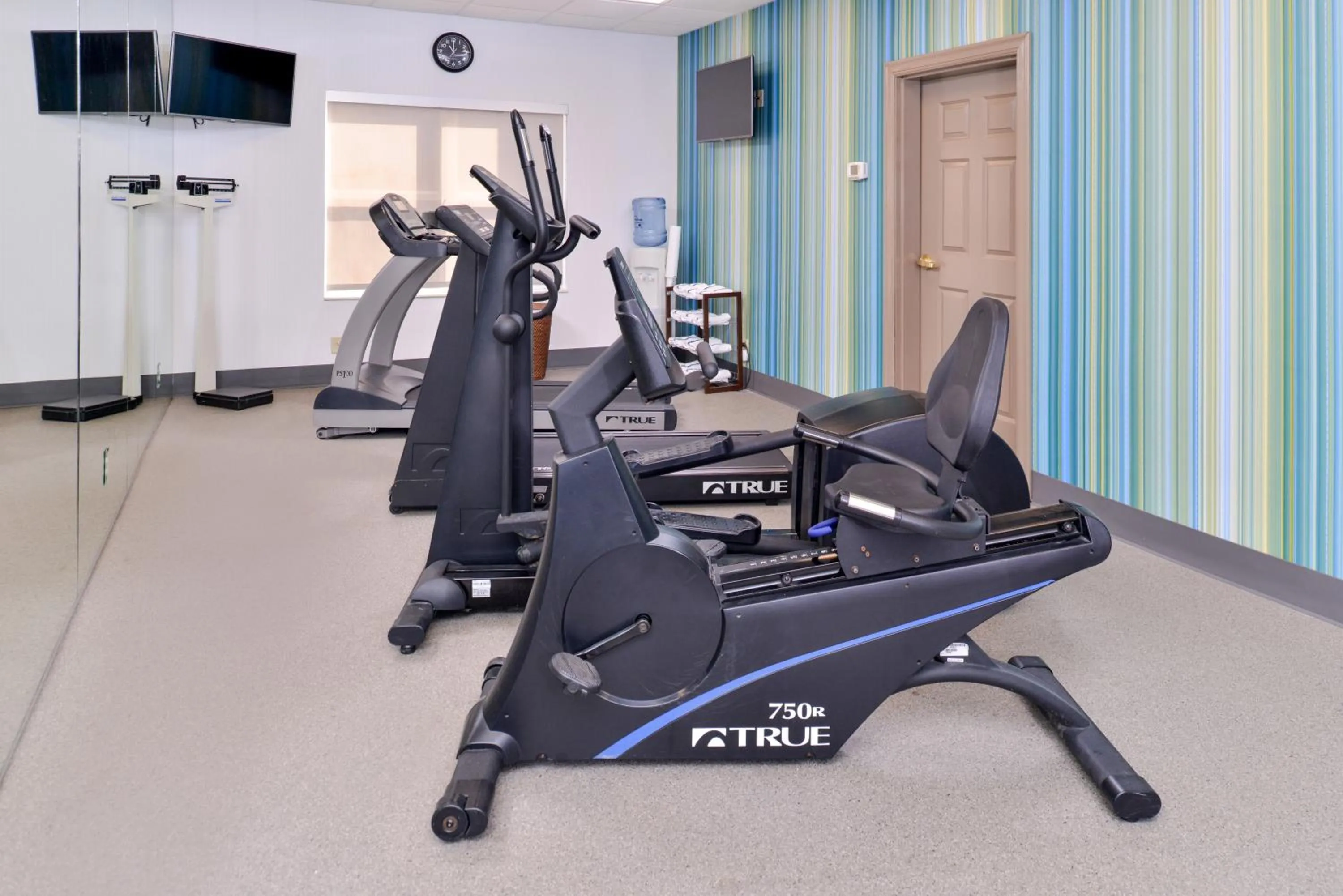 Fitness centre/facilities in Holiday Inn Express Hotel & Suites St. Louis West-O'Fallon by IHG
