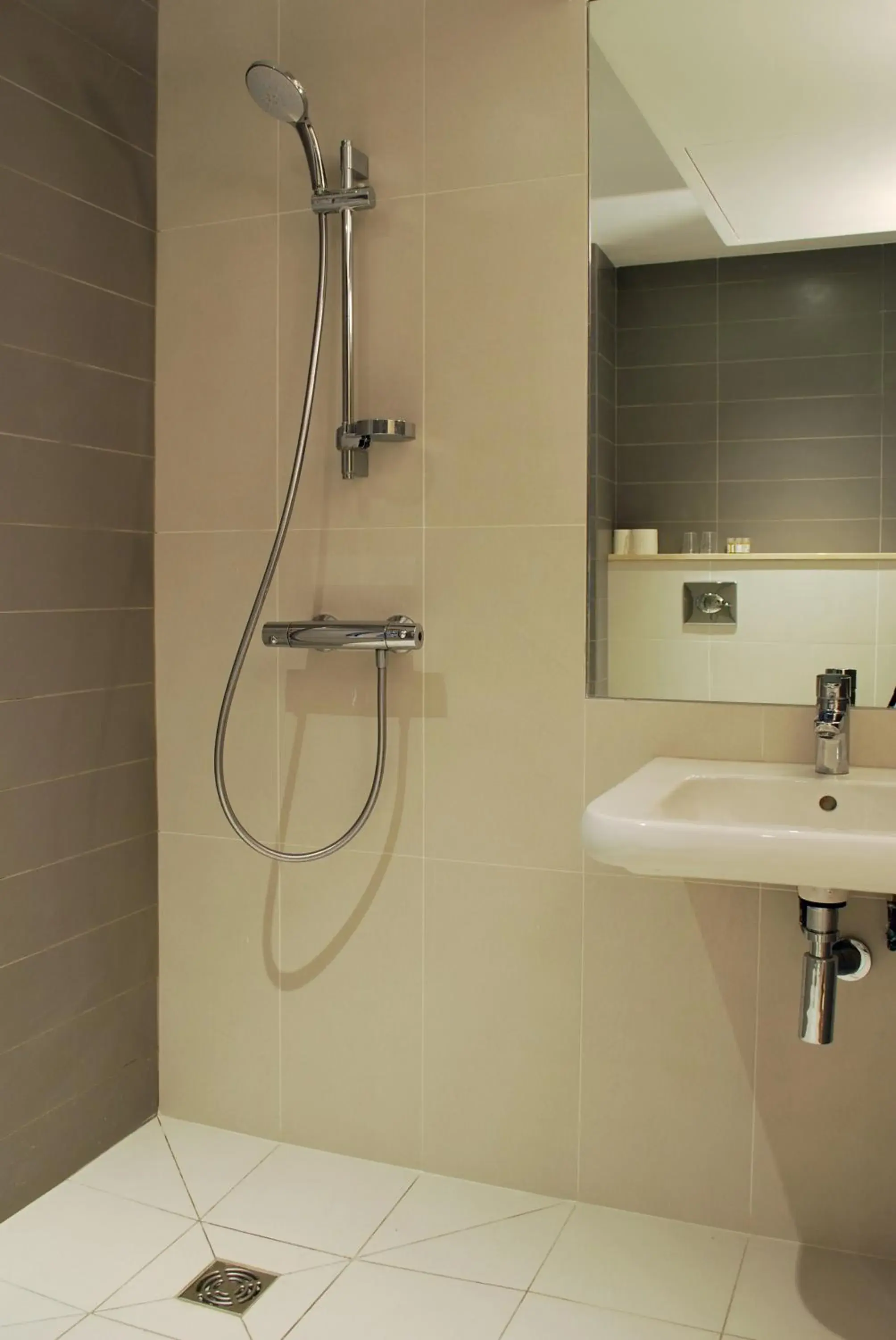 Superior Triple Room - 1 double bed + 1 single bed in Hôtel De La Herse d'Or Superior Triple Room - 1 double bed + 1 single bed in Hôtel De La Herse d'Or