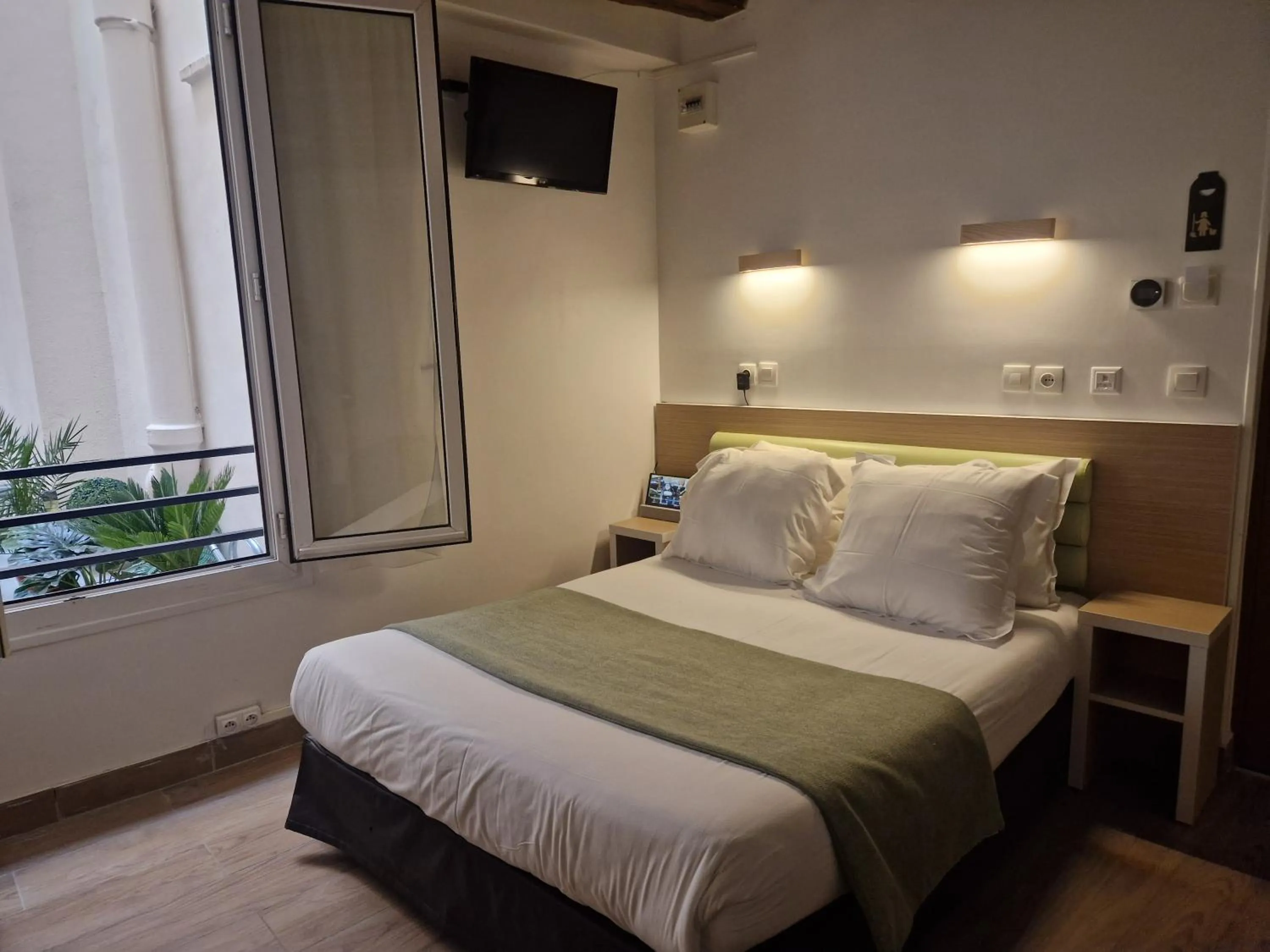 Bed in Hôtel De La Herse d'Or