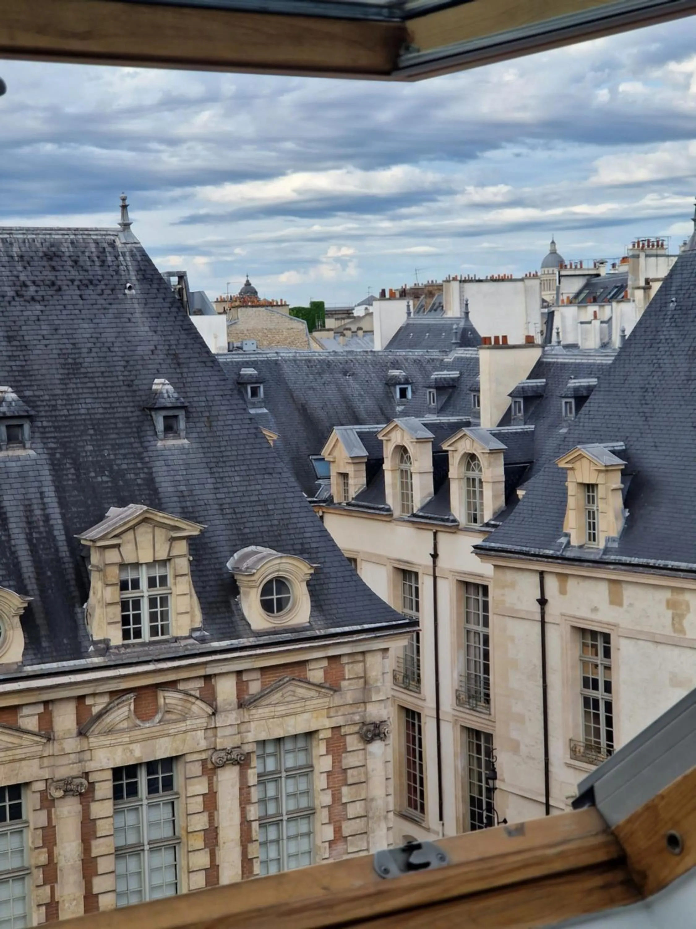 Landmark view in Hôtel De La Herse d'Or