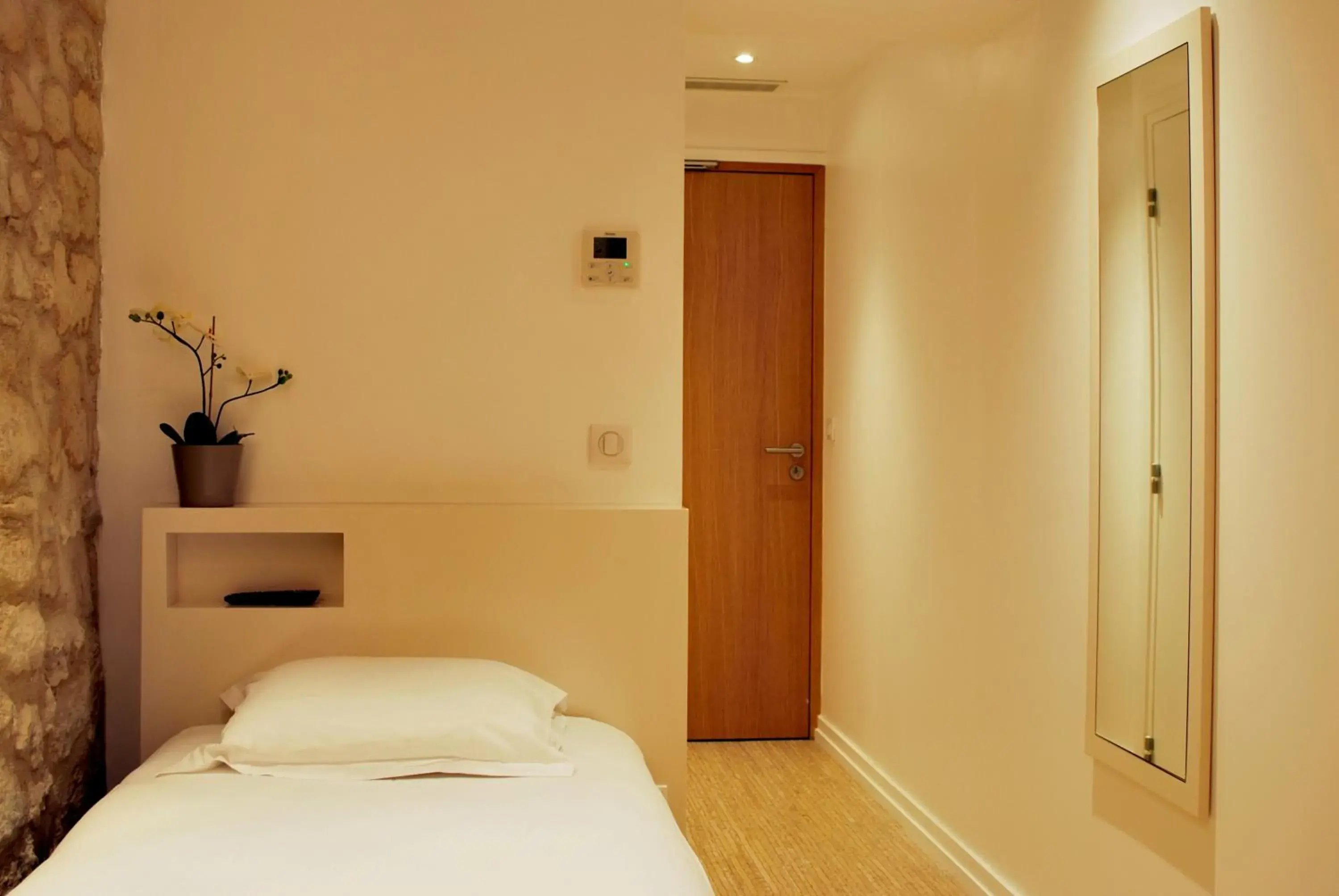 Superior Single Room with Terrace in Hôtel De La Herse d'Or Superior Single Room with Terrace in Hôtel De La Herse d'Or