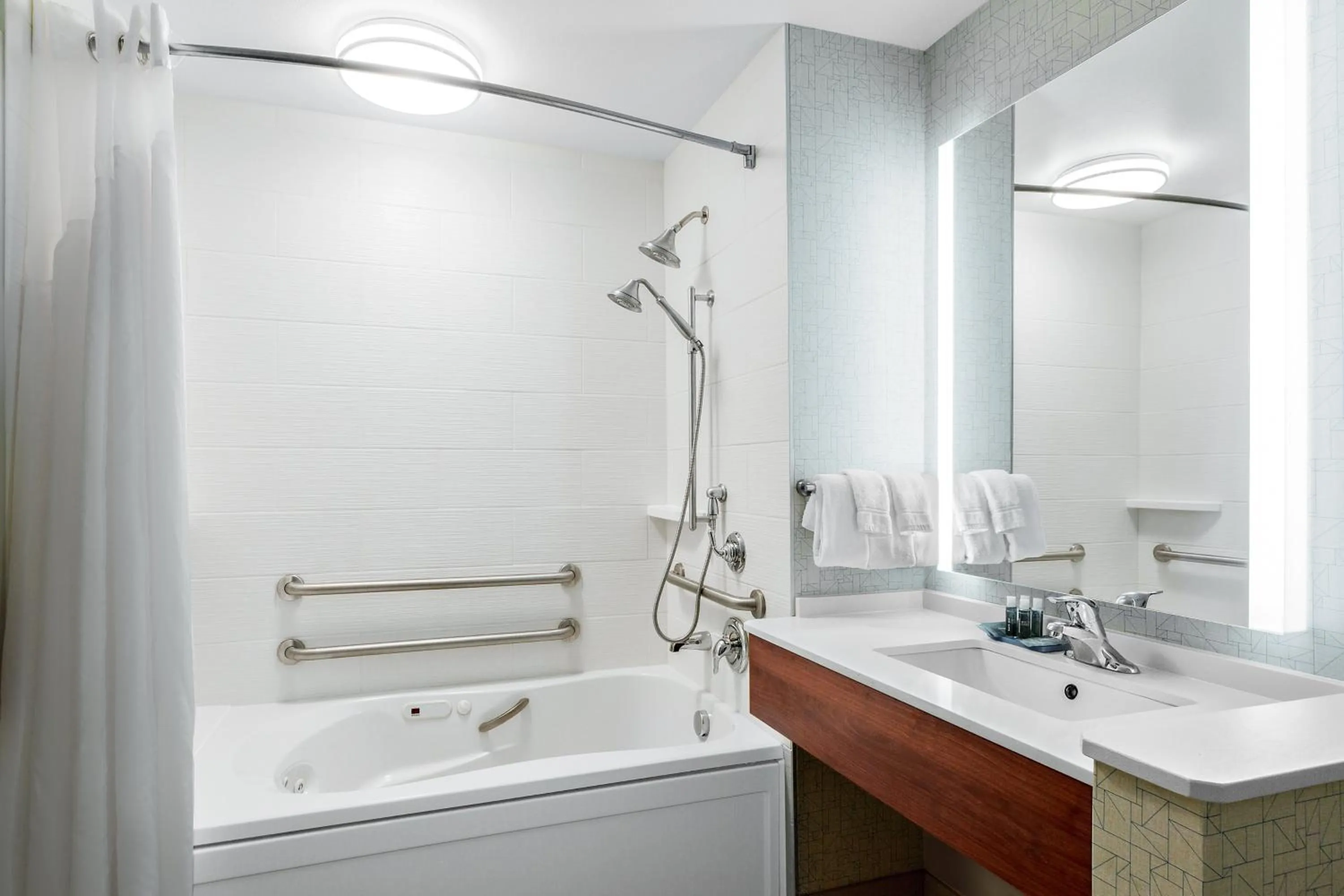 Photo of the whole room in Holiday Inn Express Hotel & Suites Ontario by IHG