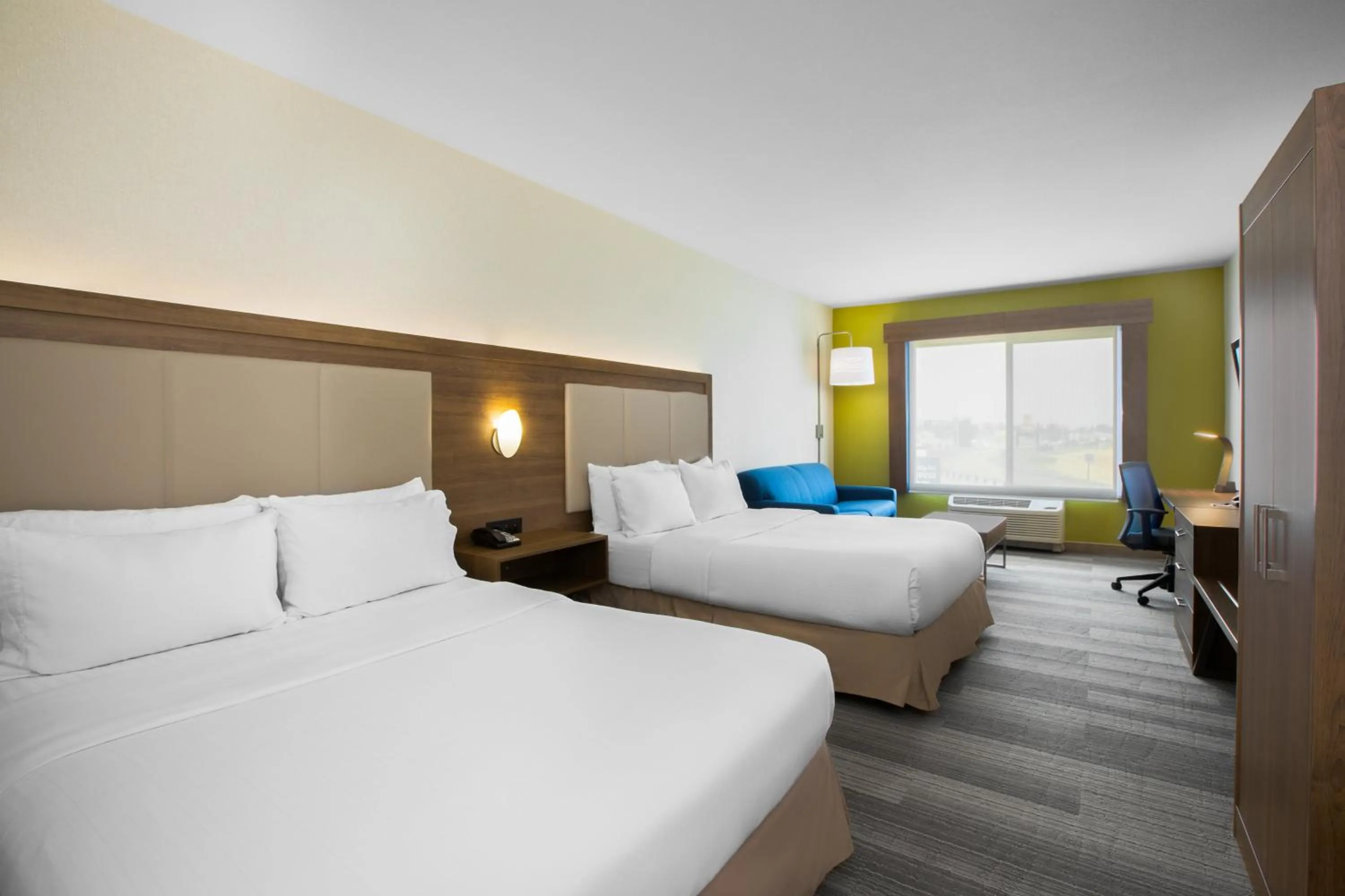 Photo of the whole room, Bed in Holiday Inn Express Hotel & Suites Ontario by IHG