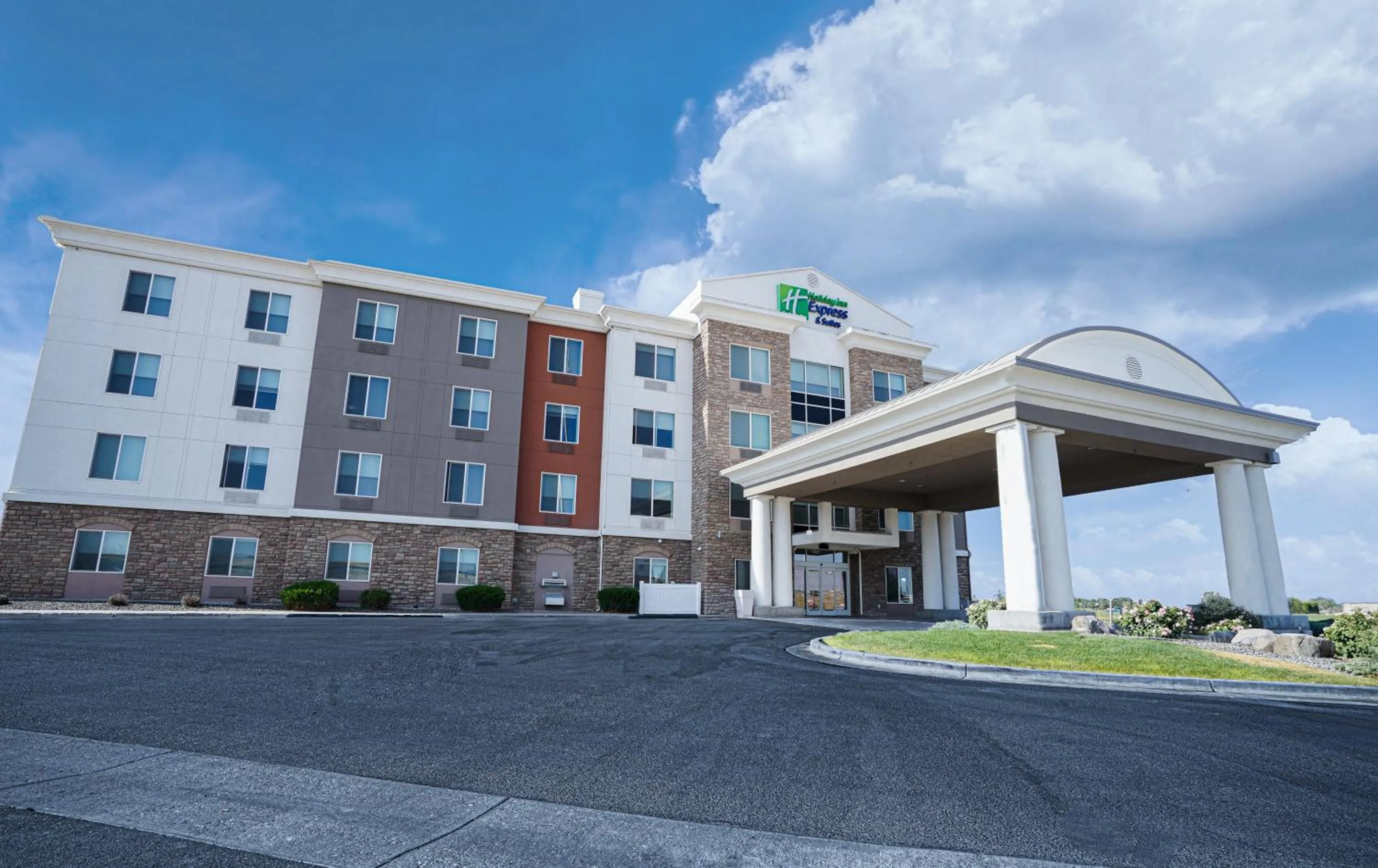 Property building in Holiday Inn Express Hotel & Suites Ontario by IHG