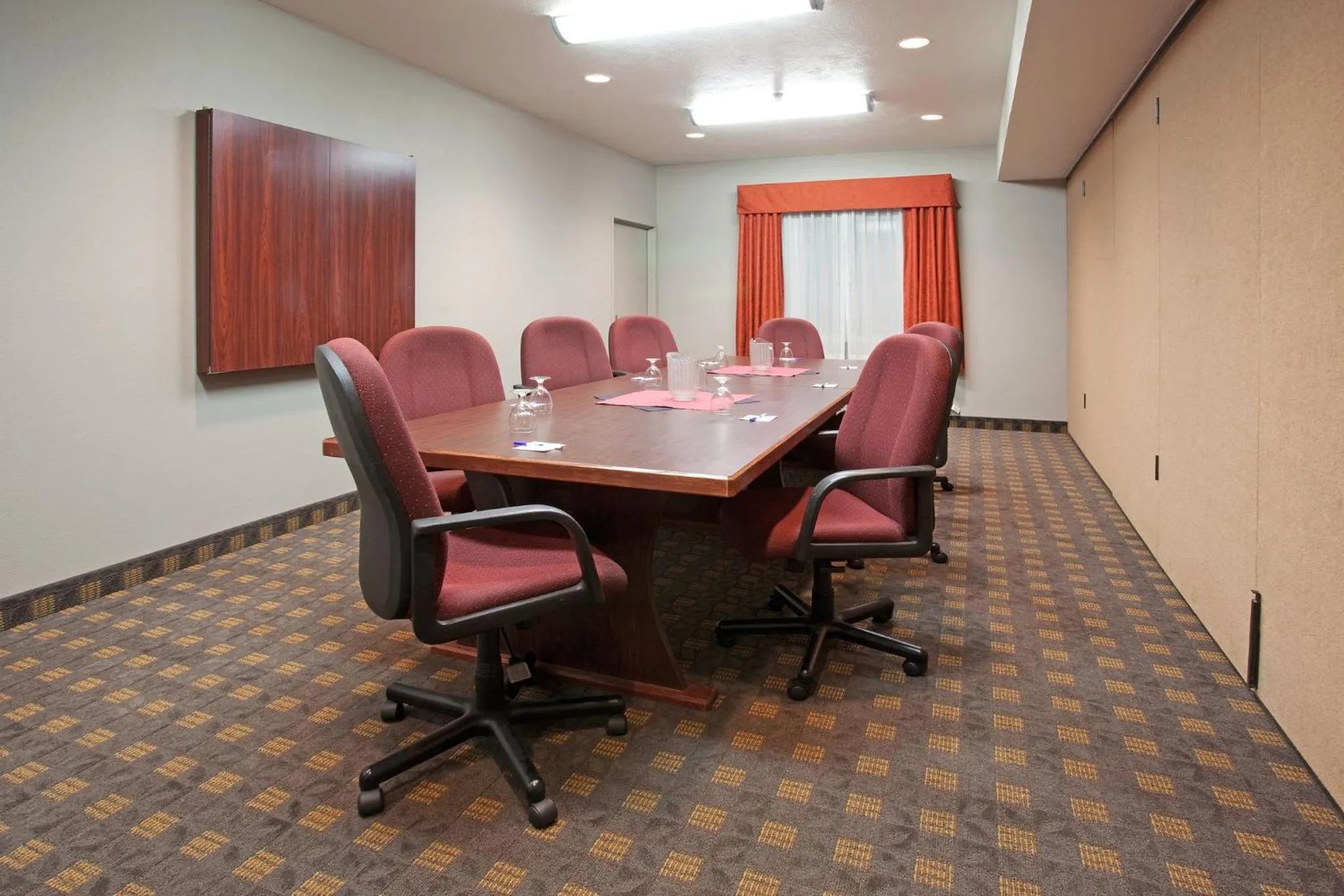 Meeting/conference room in Holiday Inn Express Ogden by IHG