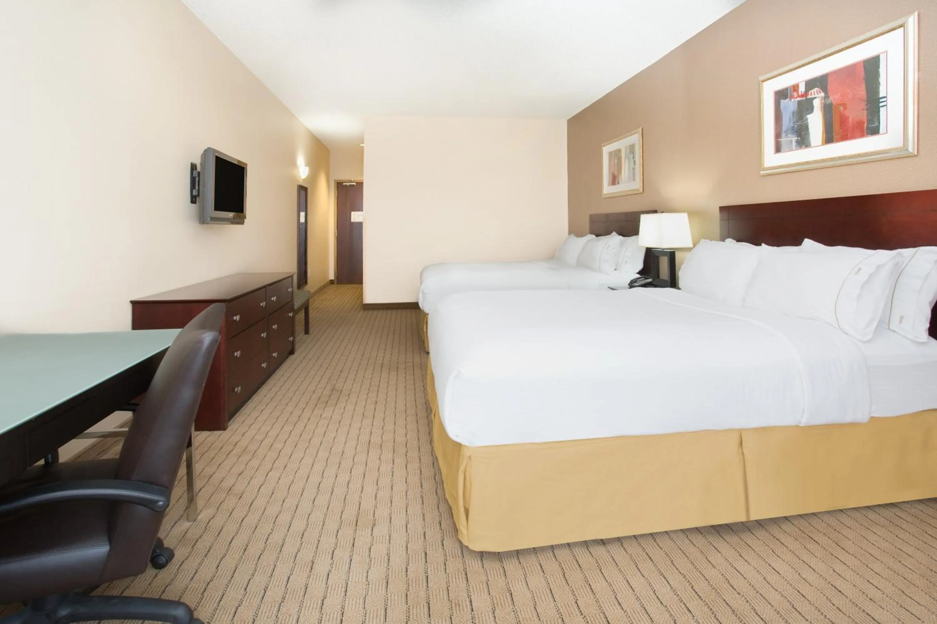 Photo of the whole room, Bed in Holiday Inn Express Hotel & Suites Minot South by IHG
