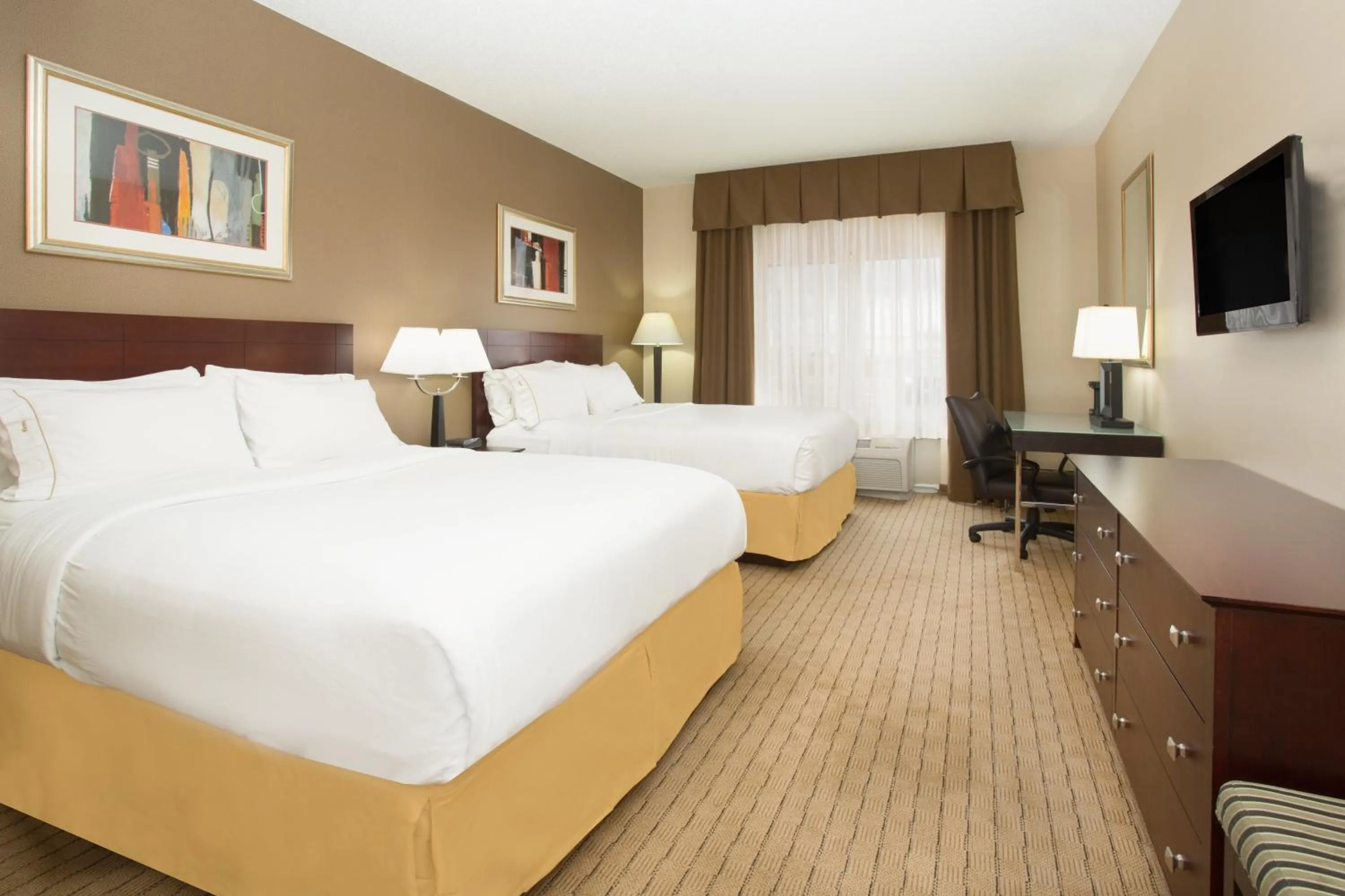 Photo of the whole room, Bed in Holiday Inn Express Hotel & Suites Minot South by IHG