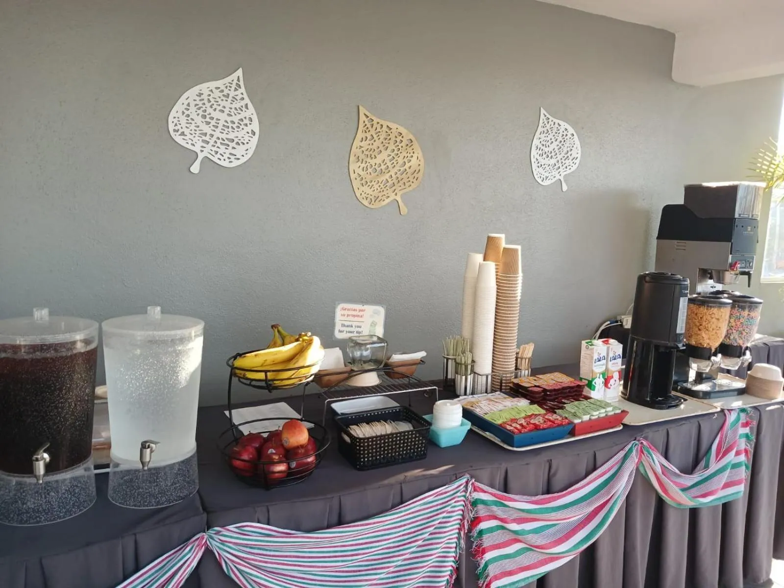 Coffee/tea facilities in Suites Las Palmas