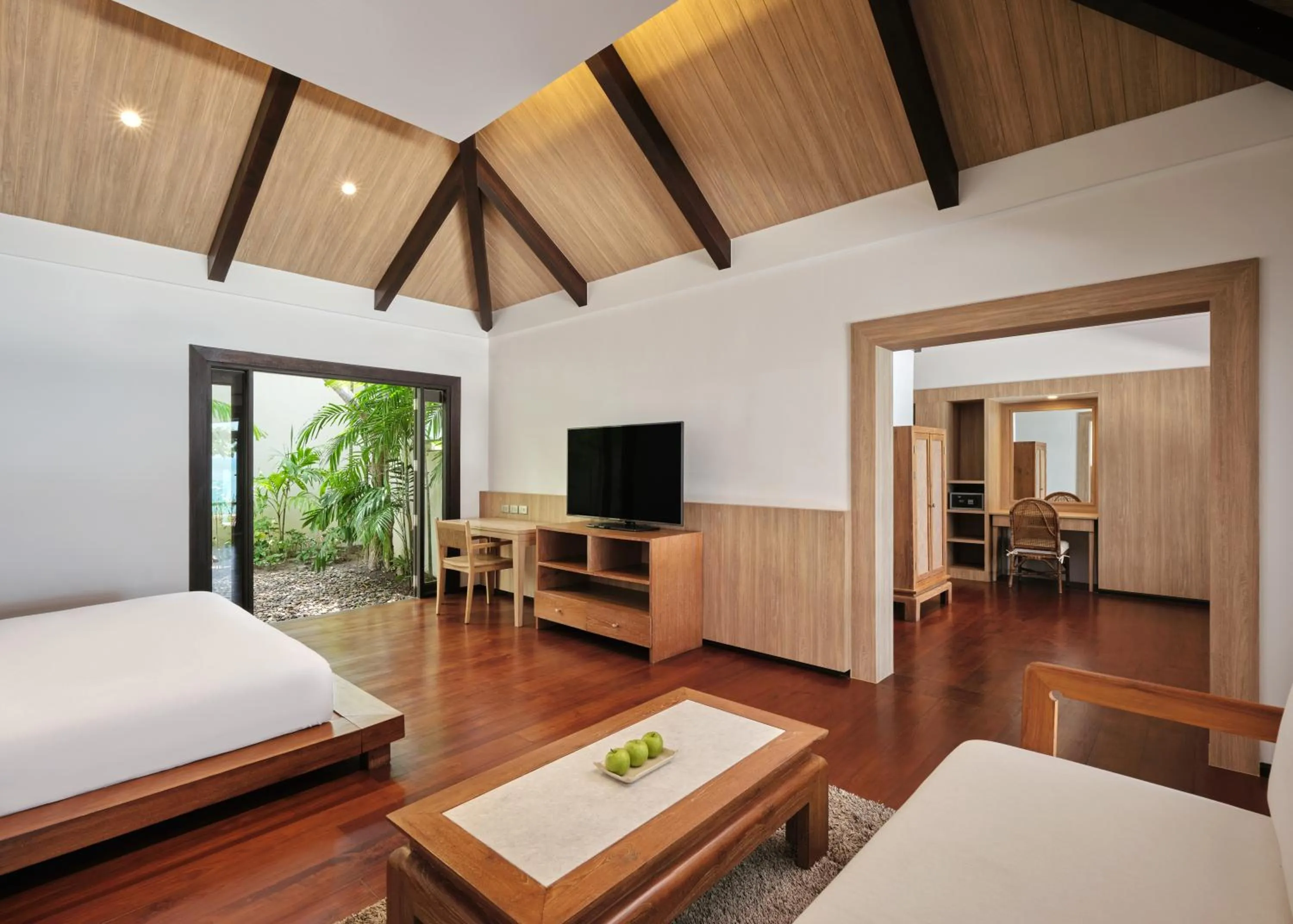 Communal lounge/ TV room, Bed in Garrya Tongsai Bay Samui