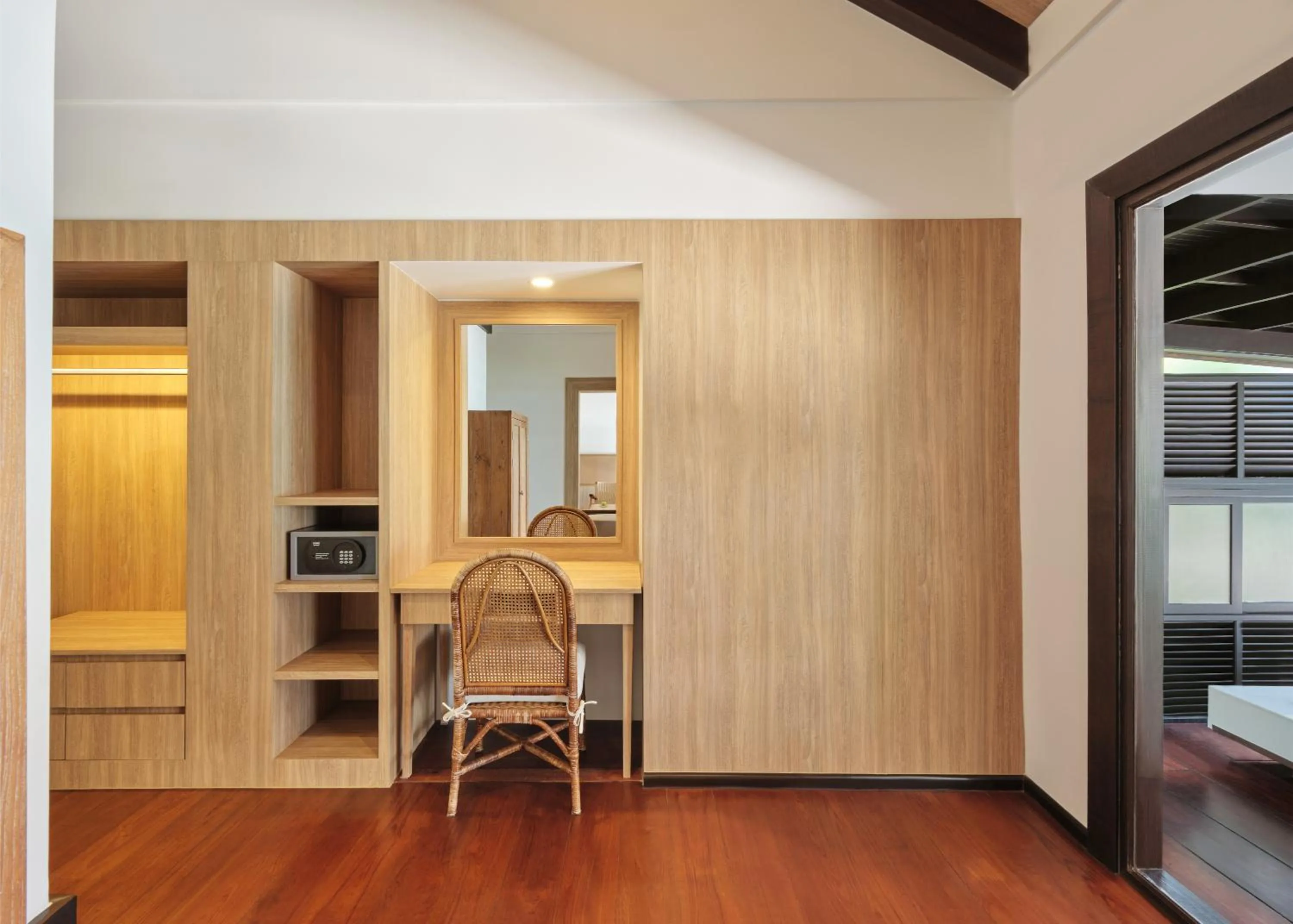 hair dresser in Garrya Tongsai Bay Samui