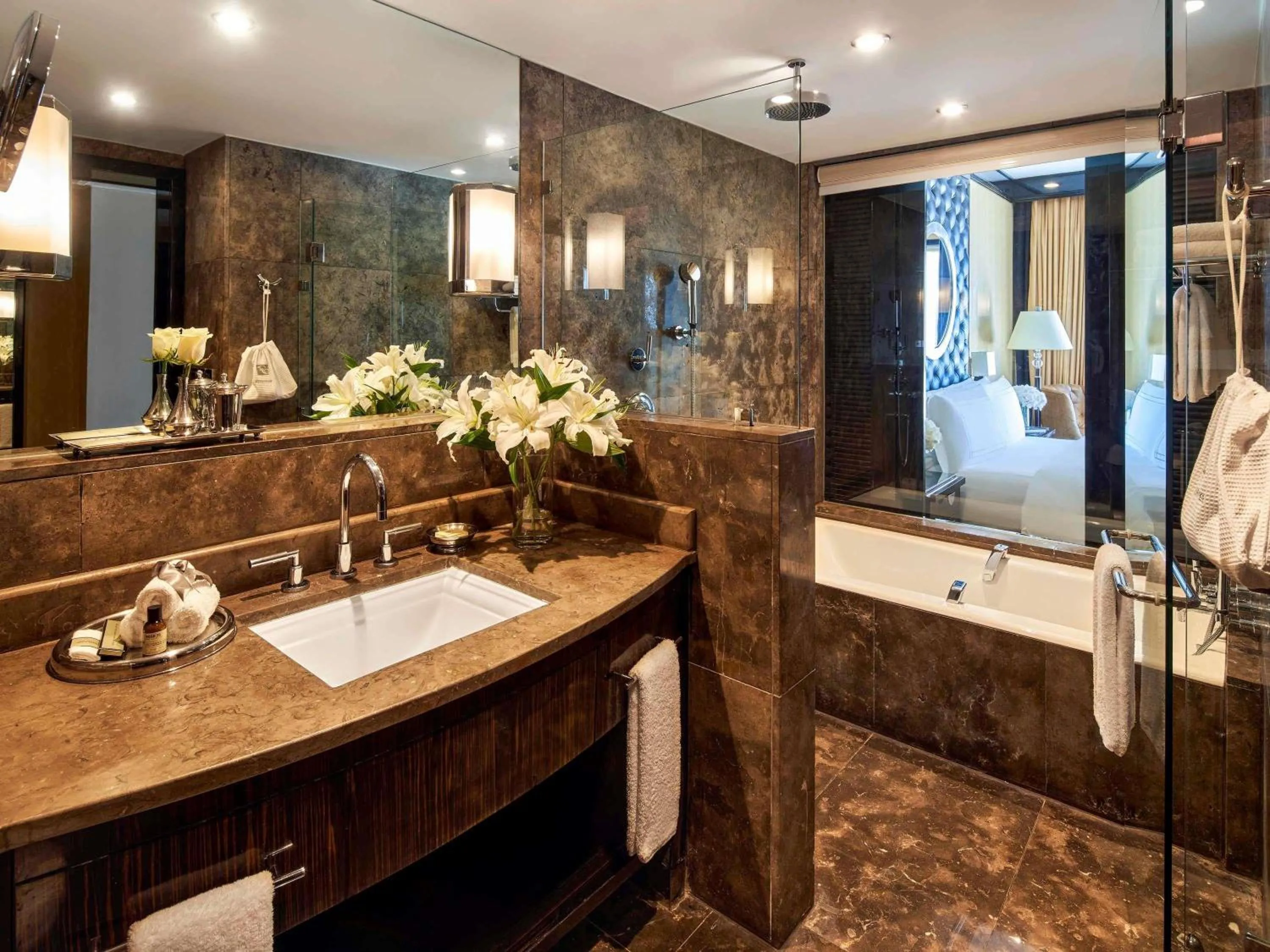 Bedroom in Fairmont Nile City