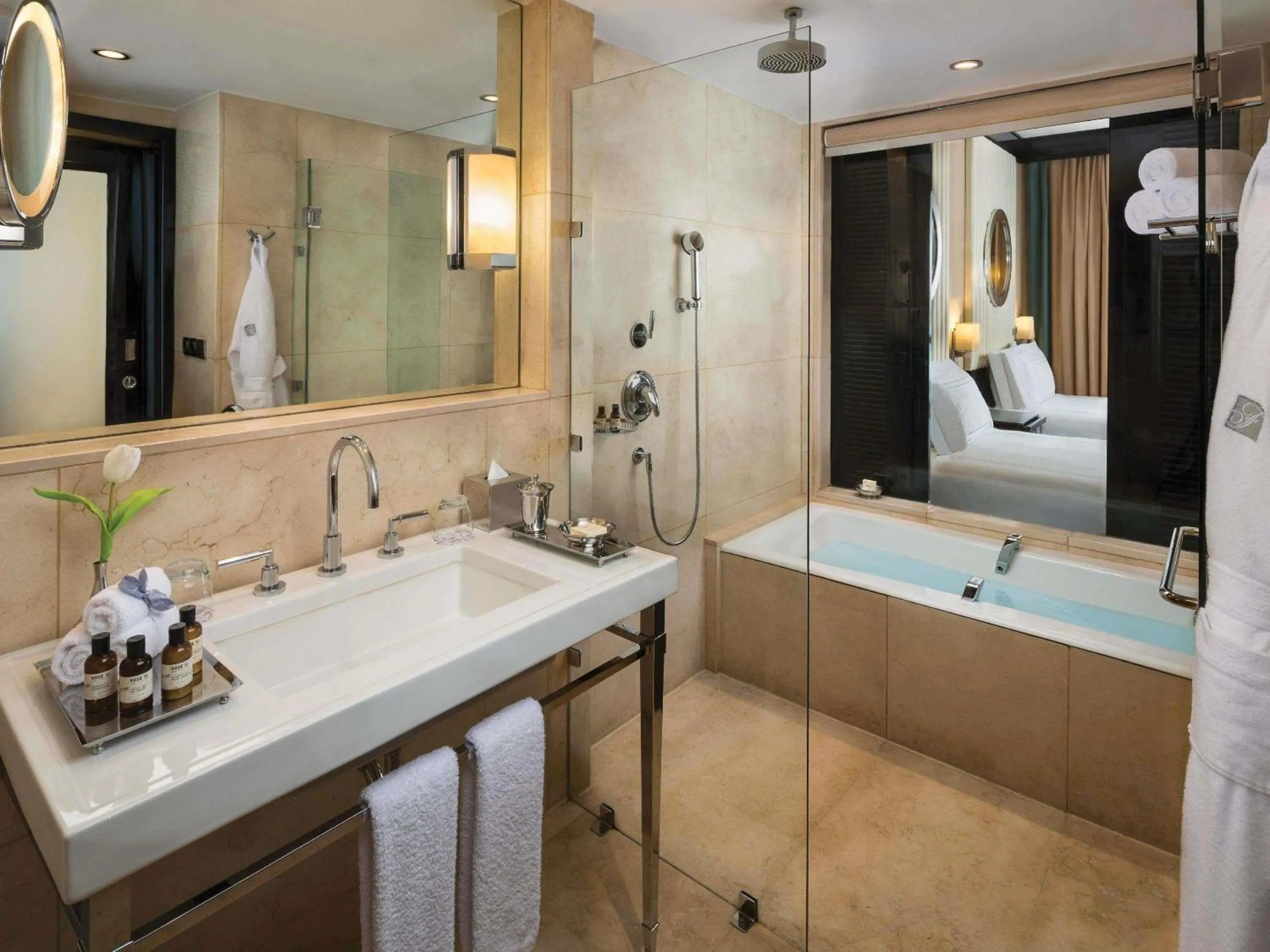 Bedroom in Fairmont Nile City