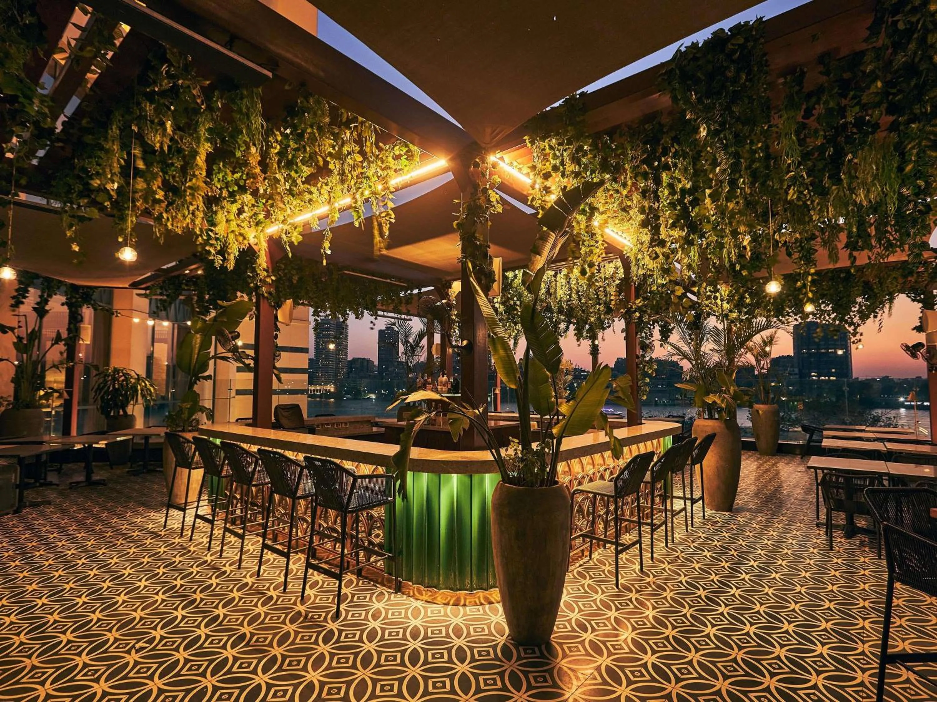 Restaurant/places to eat in Fairmont Nile City