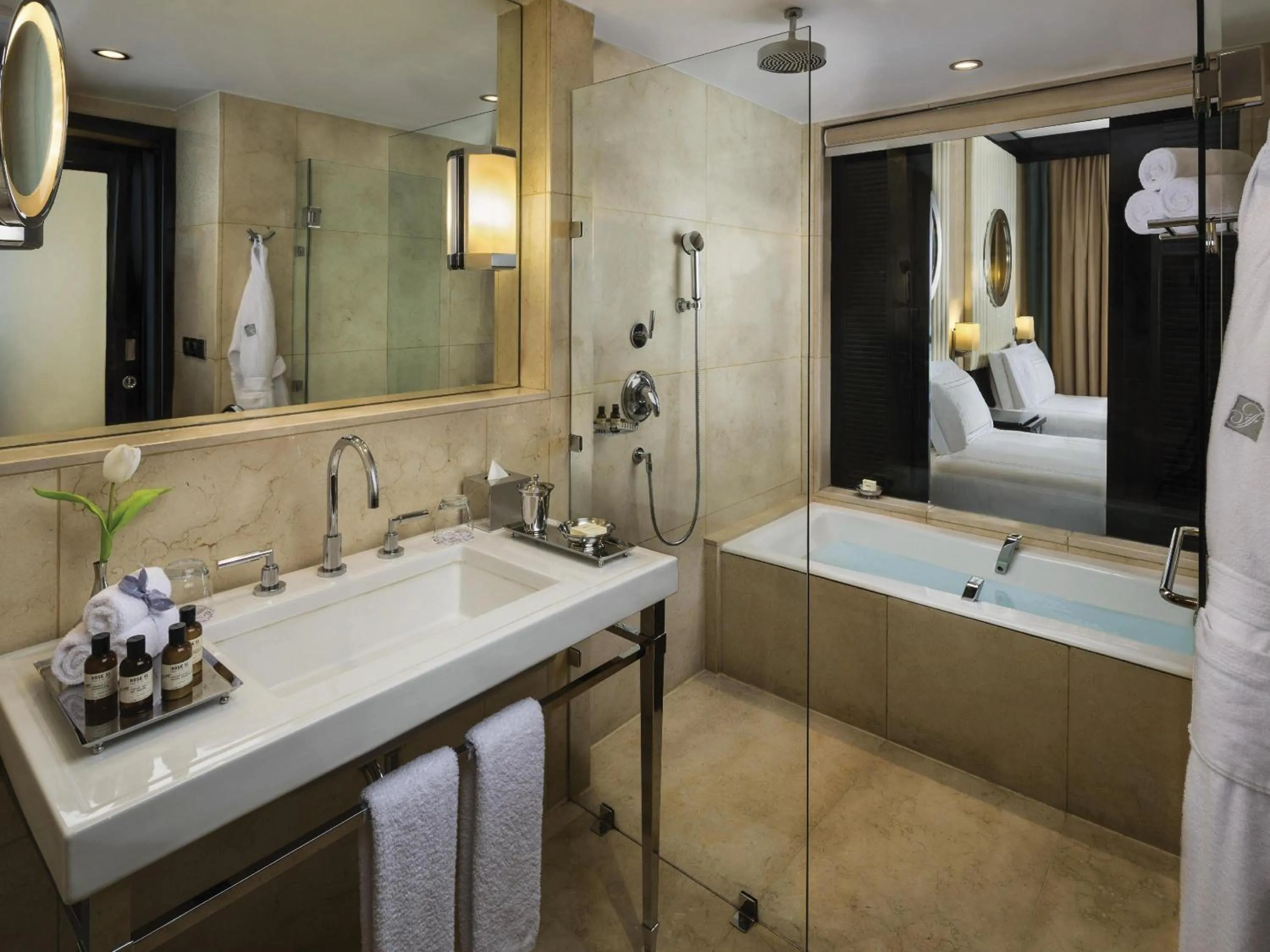 Bedroom in Fairmont Nile City