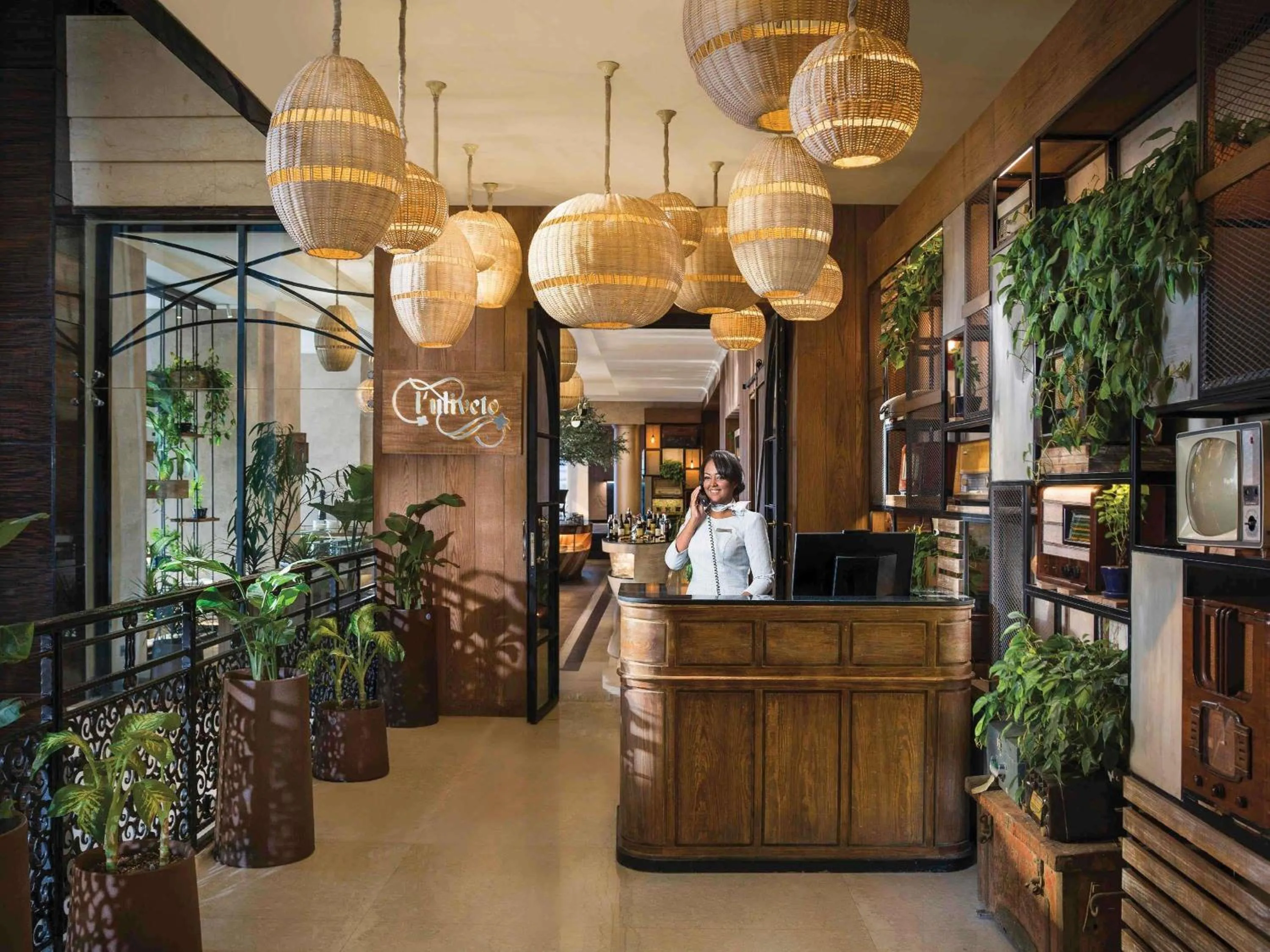 Restaurant/places to eat in Fairmont Nile City