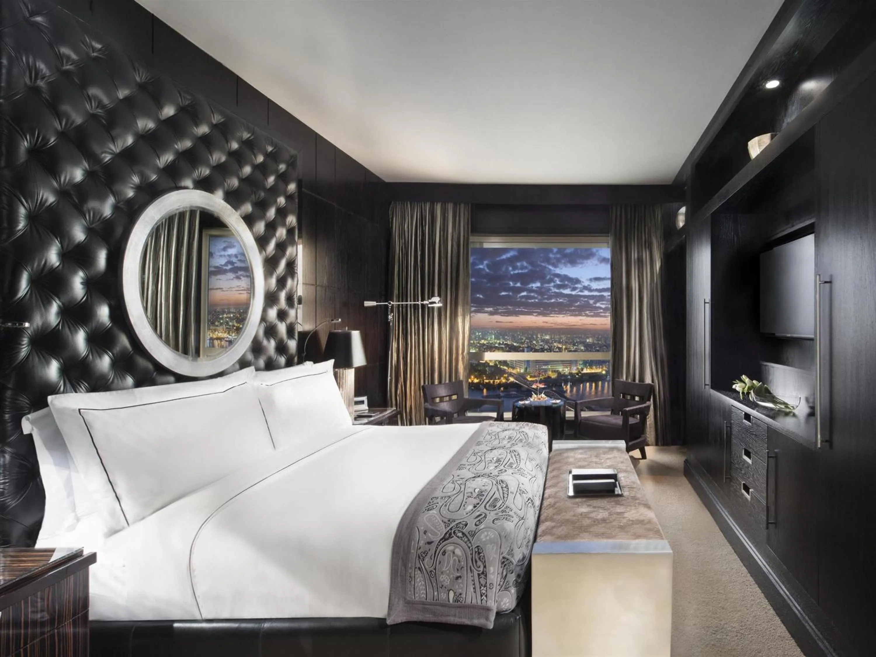 Photo of the whole room, Bed in Fairmont Nile City