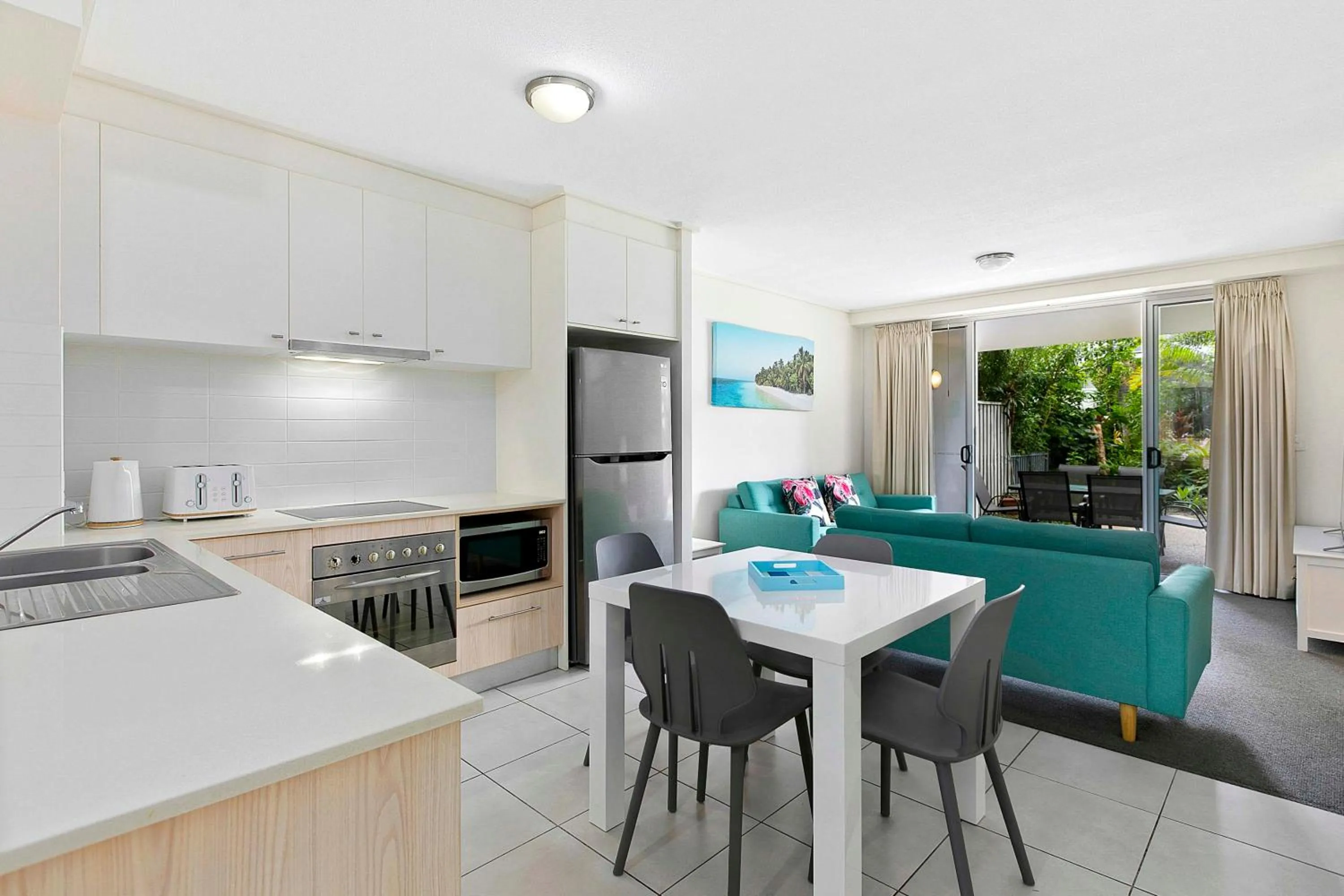 Kitchen or kitchenette in Ramada Encore by Wyndham Whale Cove