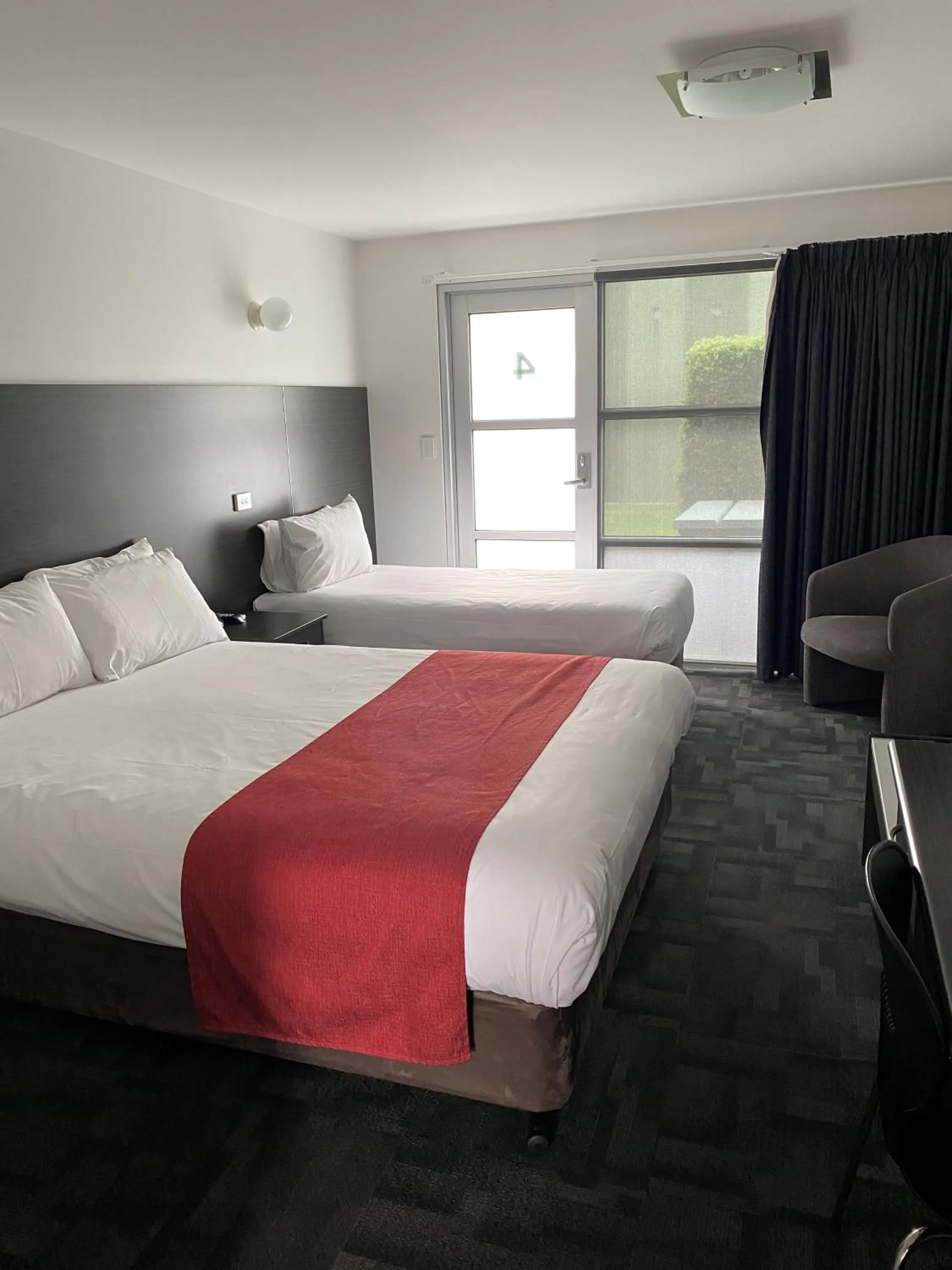 Bed in Brighton Hotel Motel