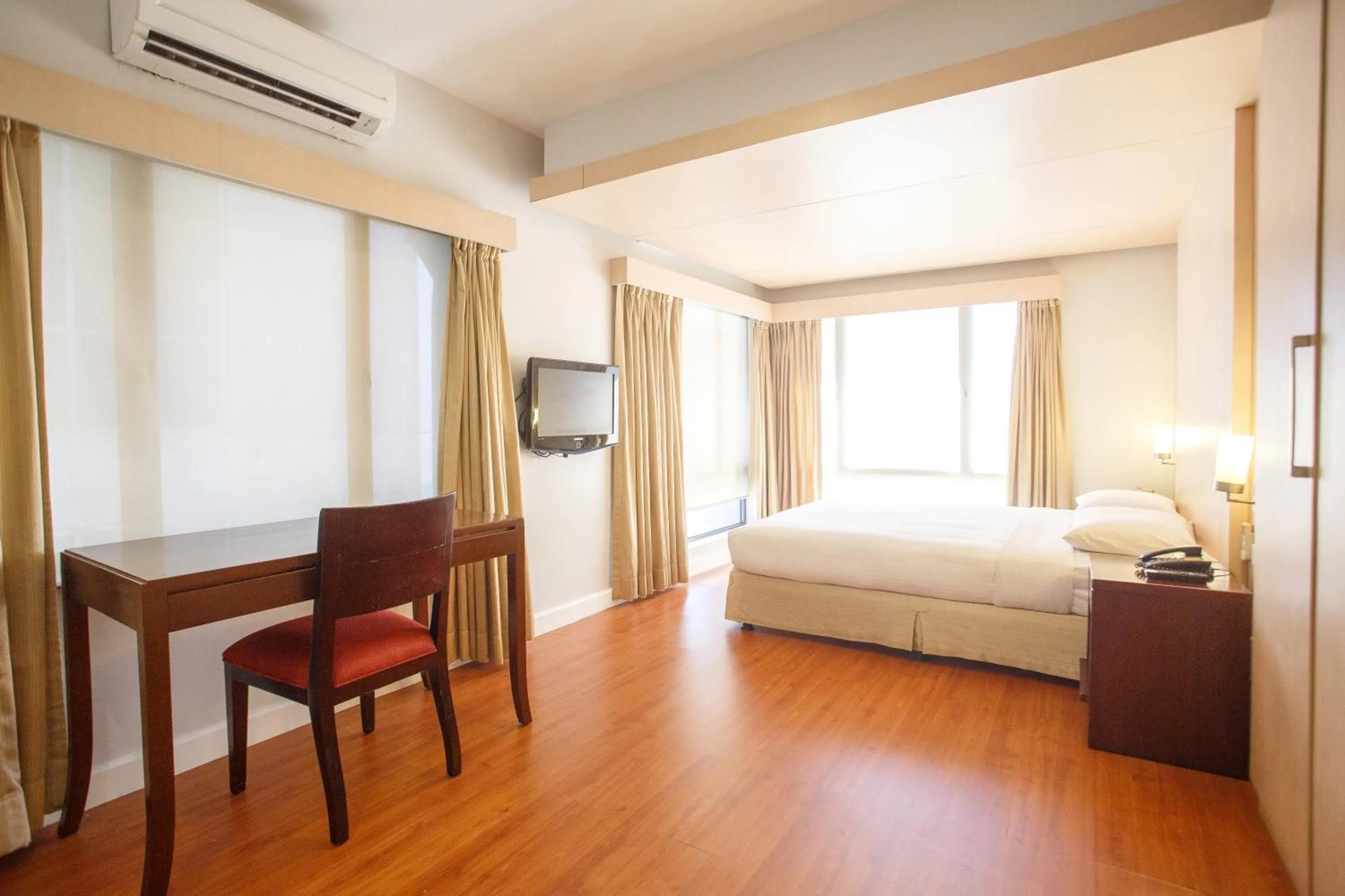 Bedroom, Bed in The Linden Suites