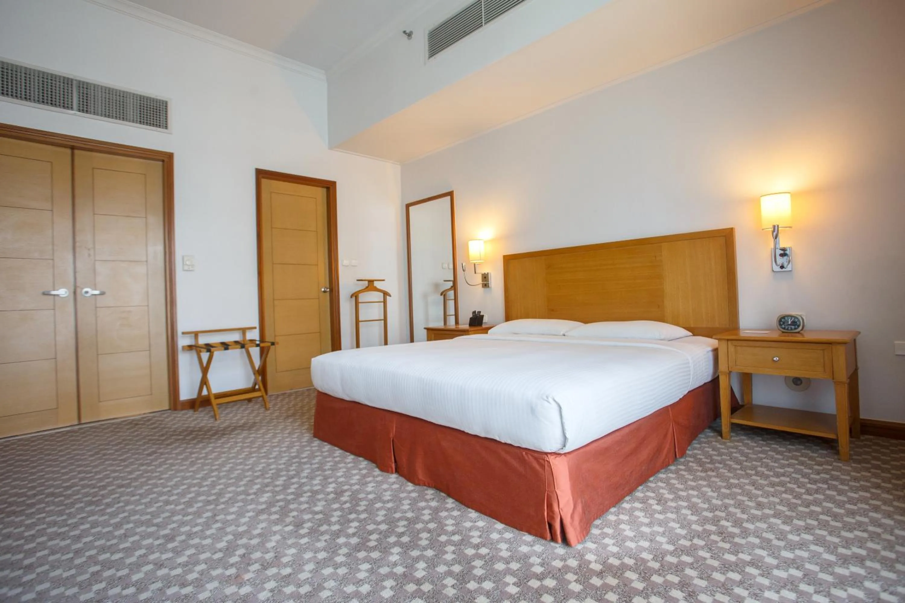 Bedroom, Bed in The Linden Suites