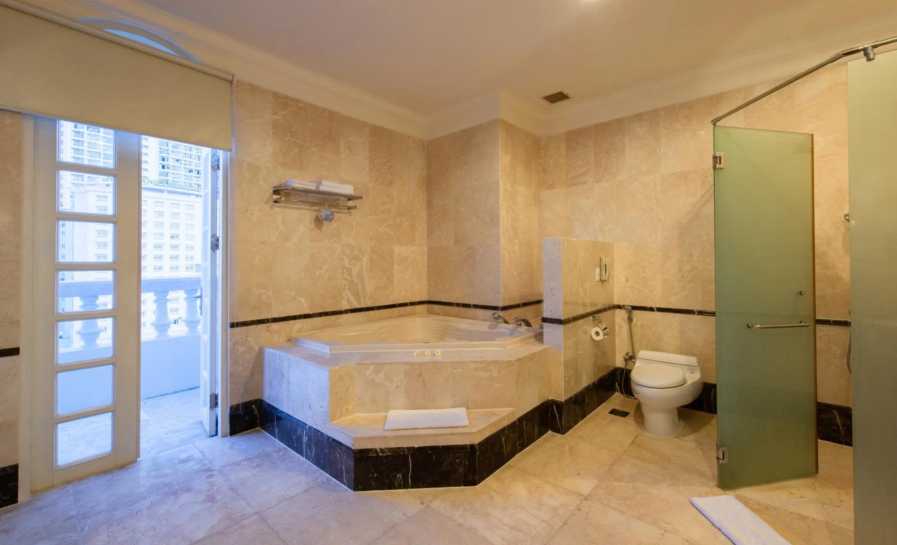 Bath in Sunrise Nha Trang Beach Hotel & Spa