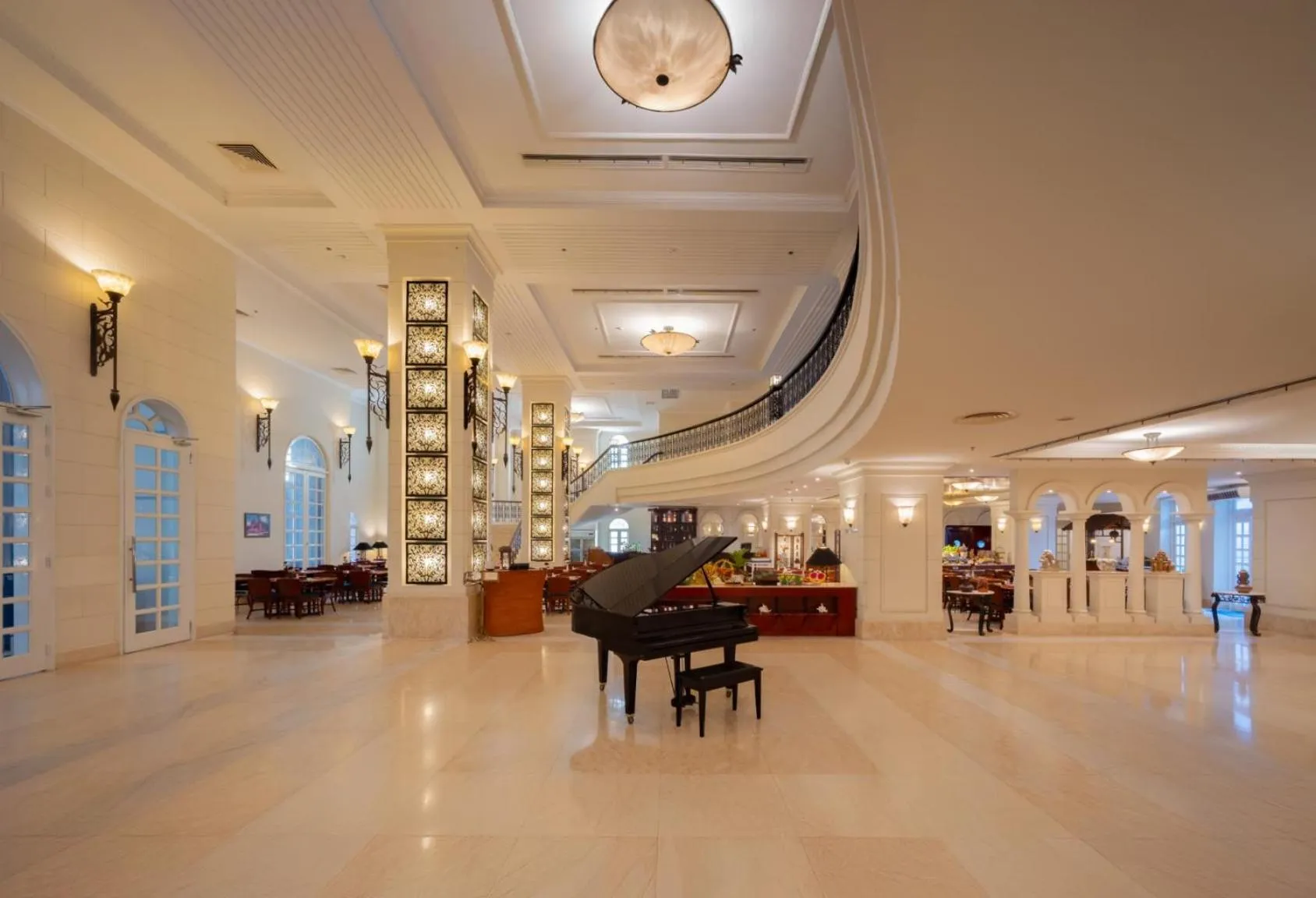 Lobby or reception in Sunrise Nha Trang Beach Hotel & Spa