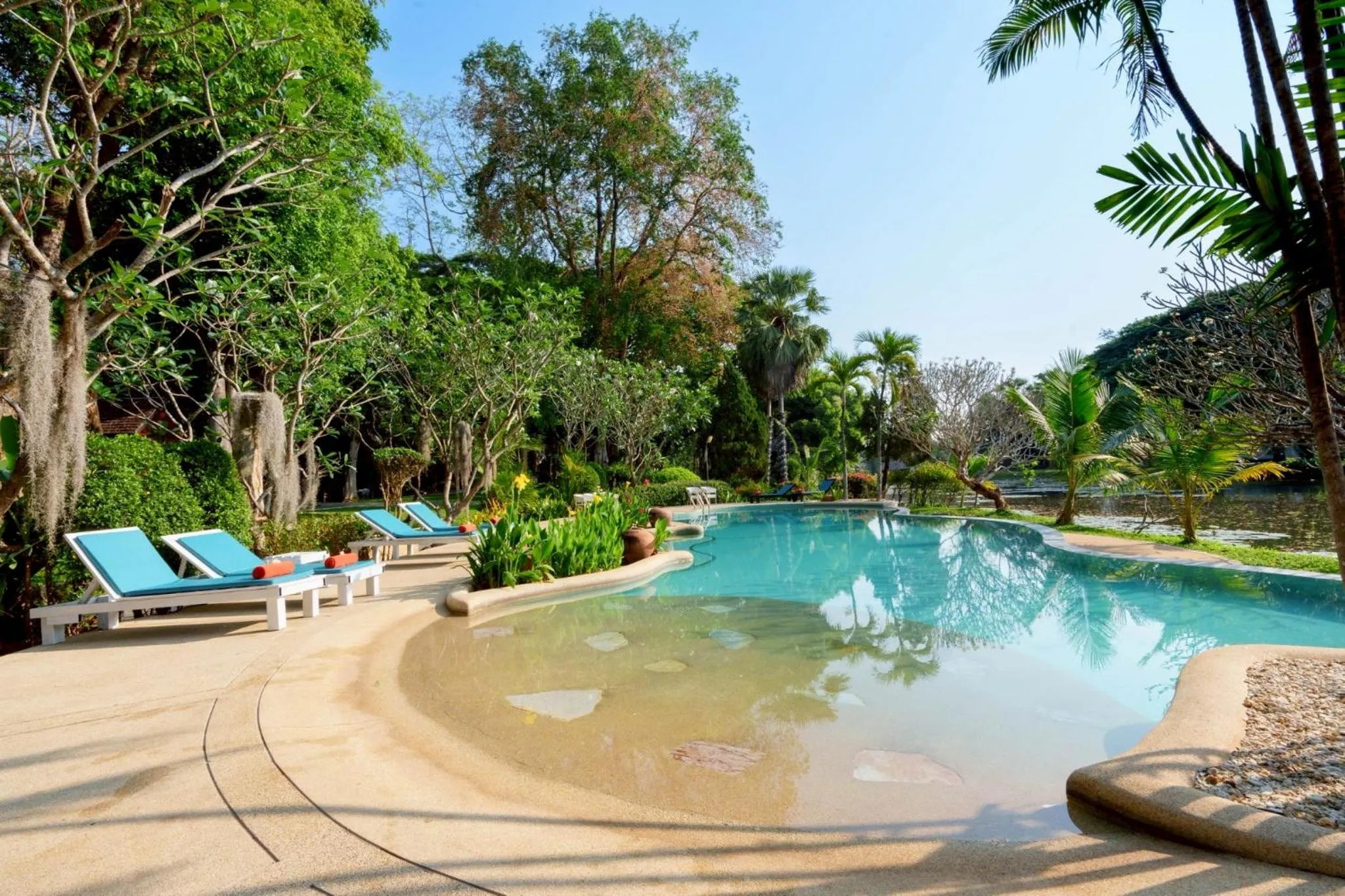 Swimming pool in Lampang River Lodge
