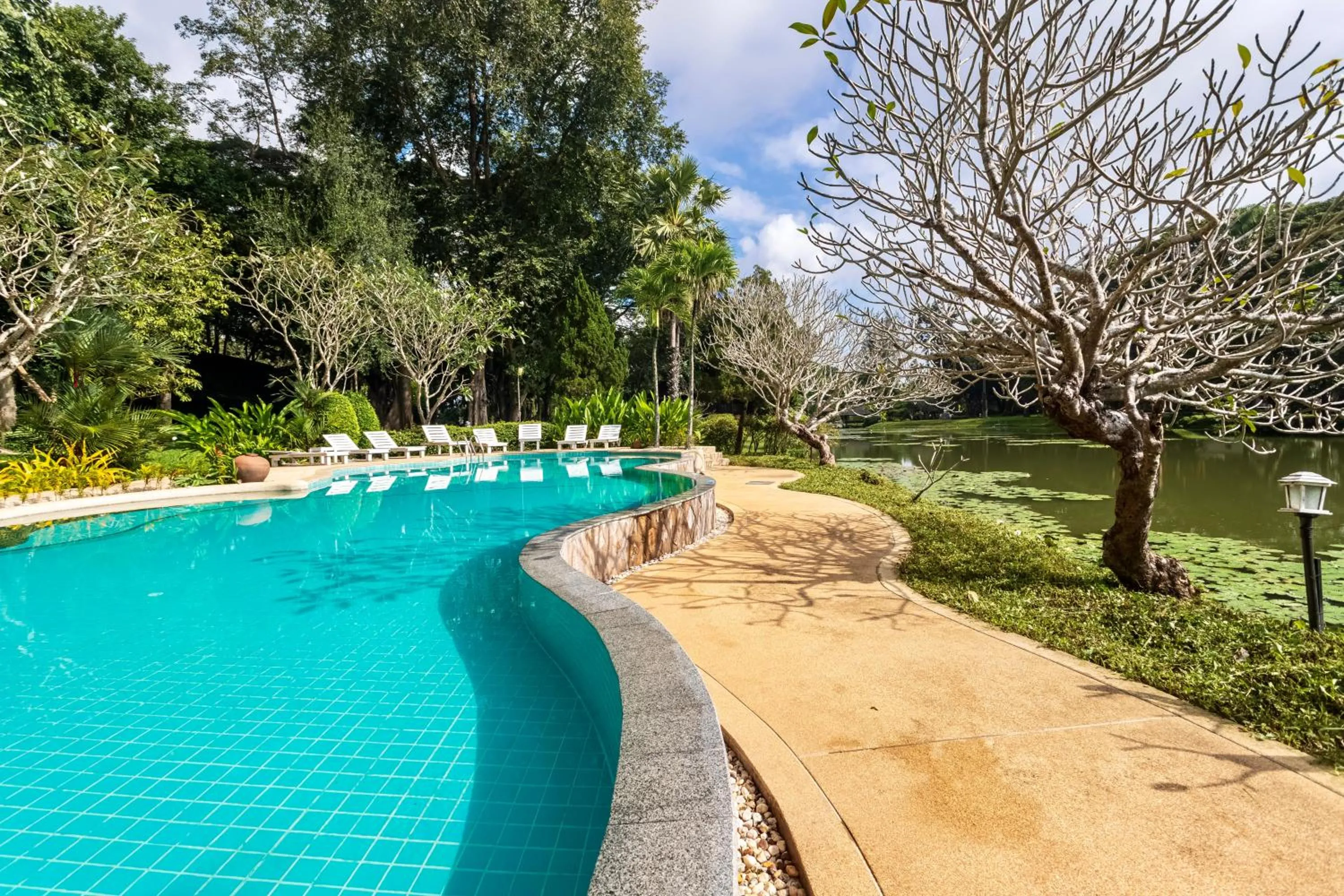 Swimming pool in Lampang River Lodge