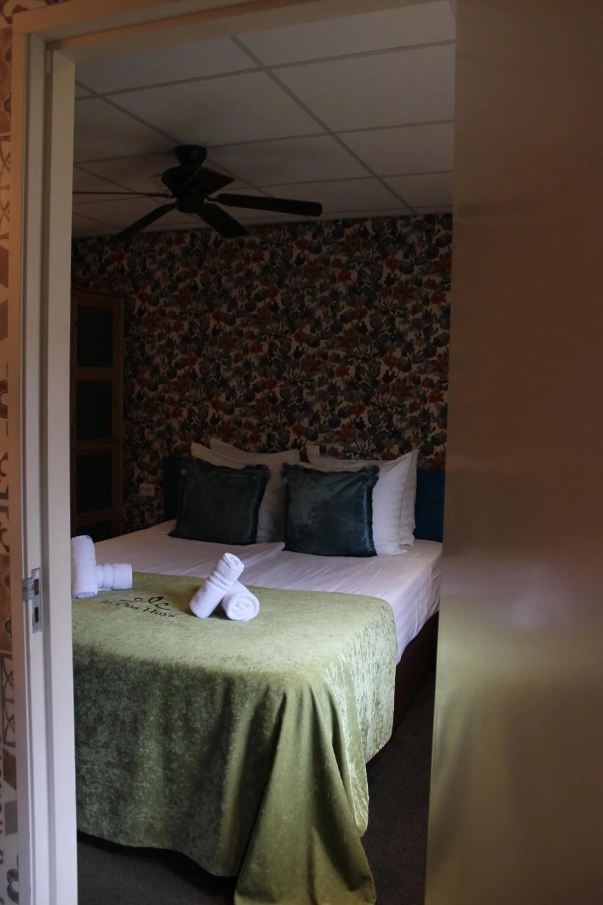 Bed in Hotel West Inn