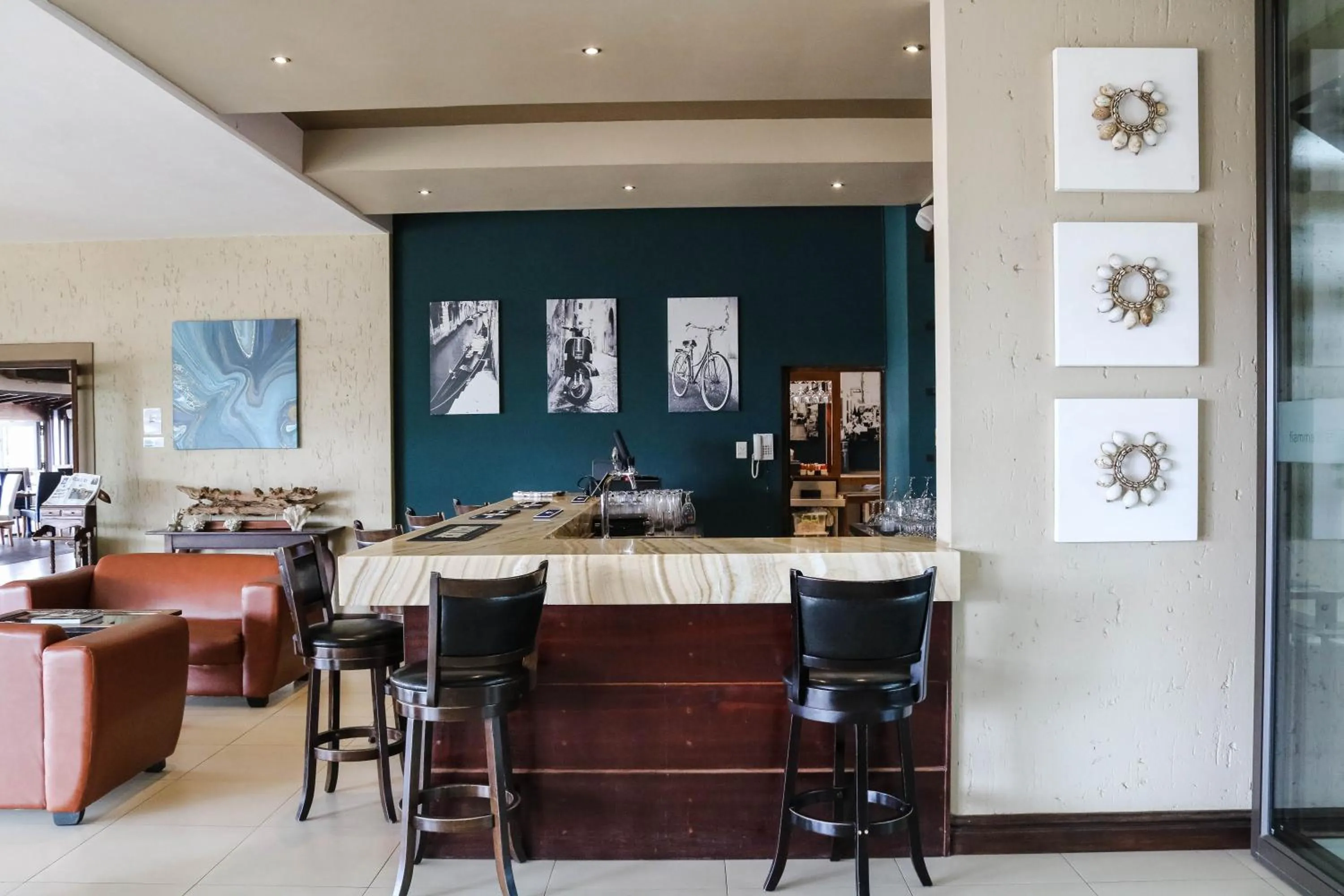 Lounge or bar in Coco De Mer Boutique Hotel