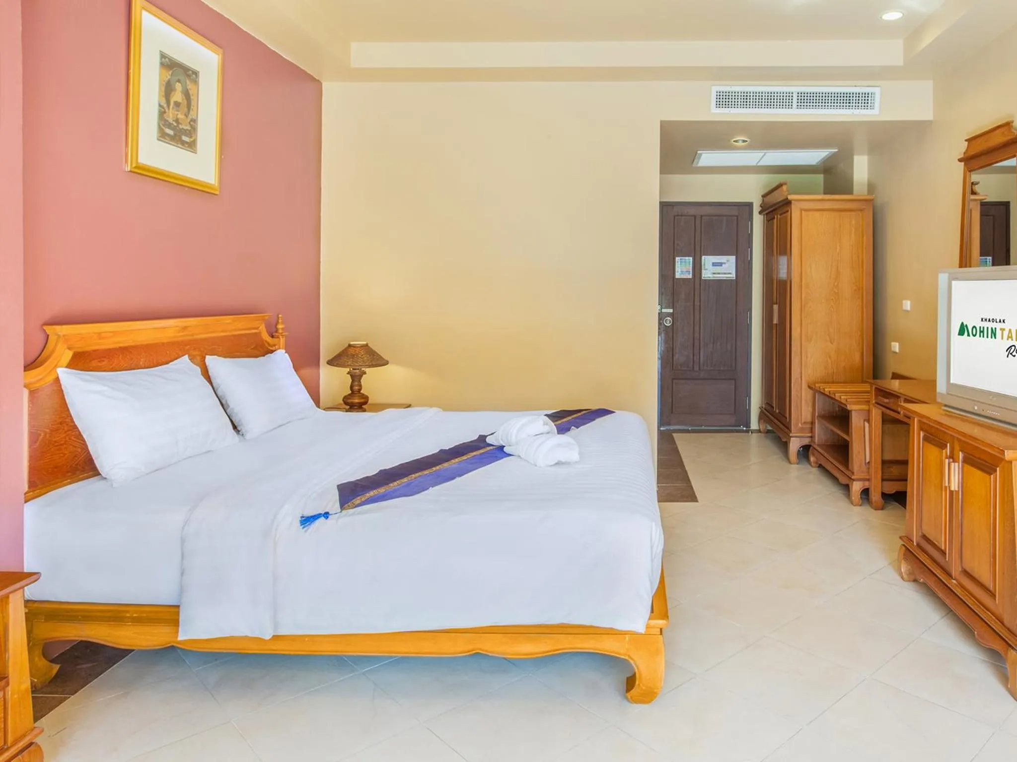 Bed in Khaolak Mohin Tara Resort - SHA Certified