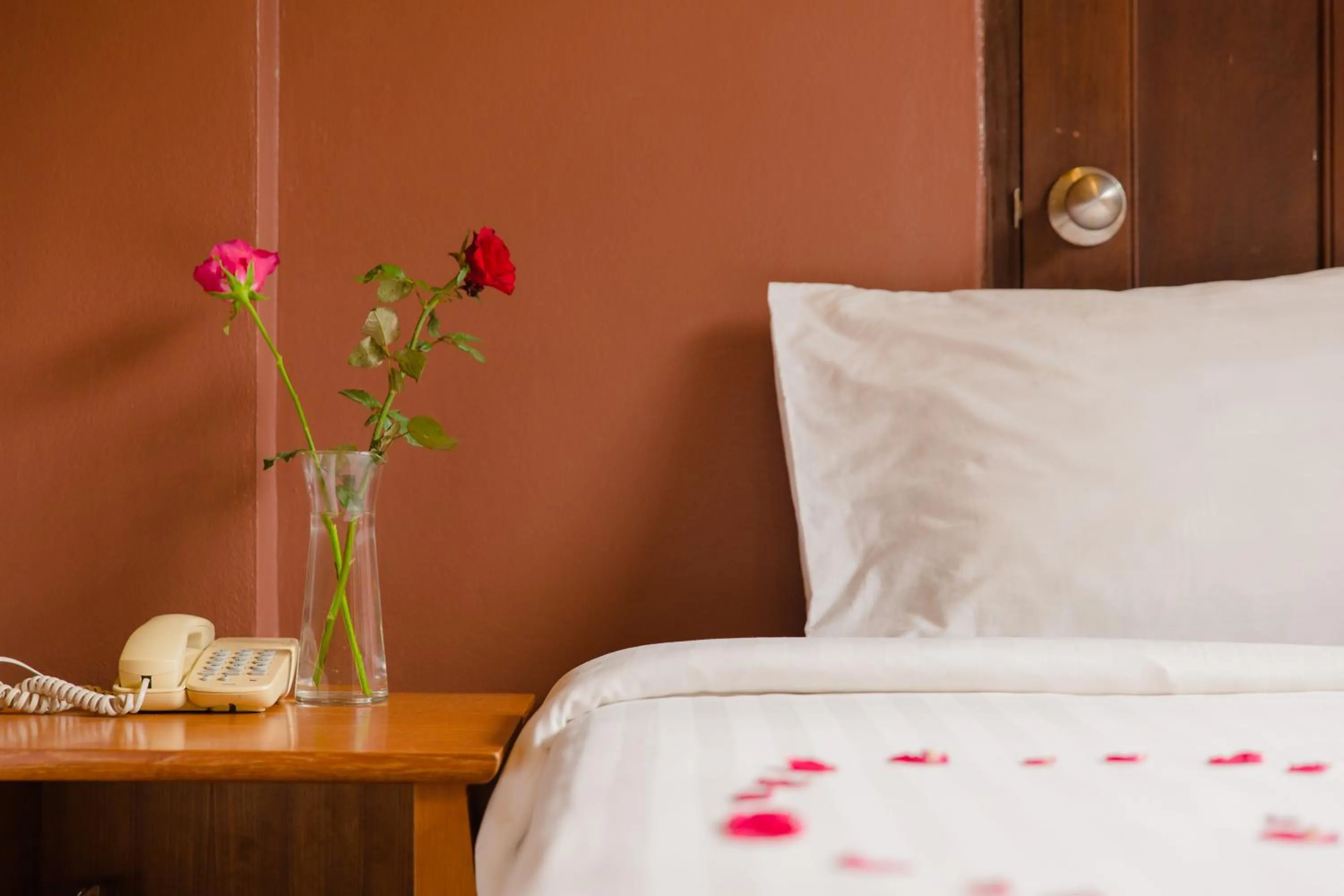 Bed in Khaolak Mohin Tara Resort - SHA Certified