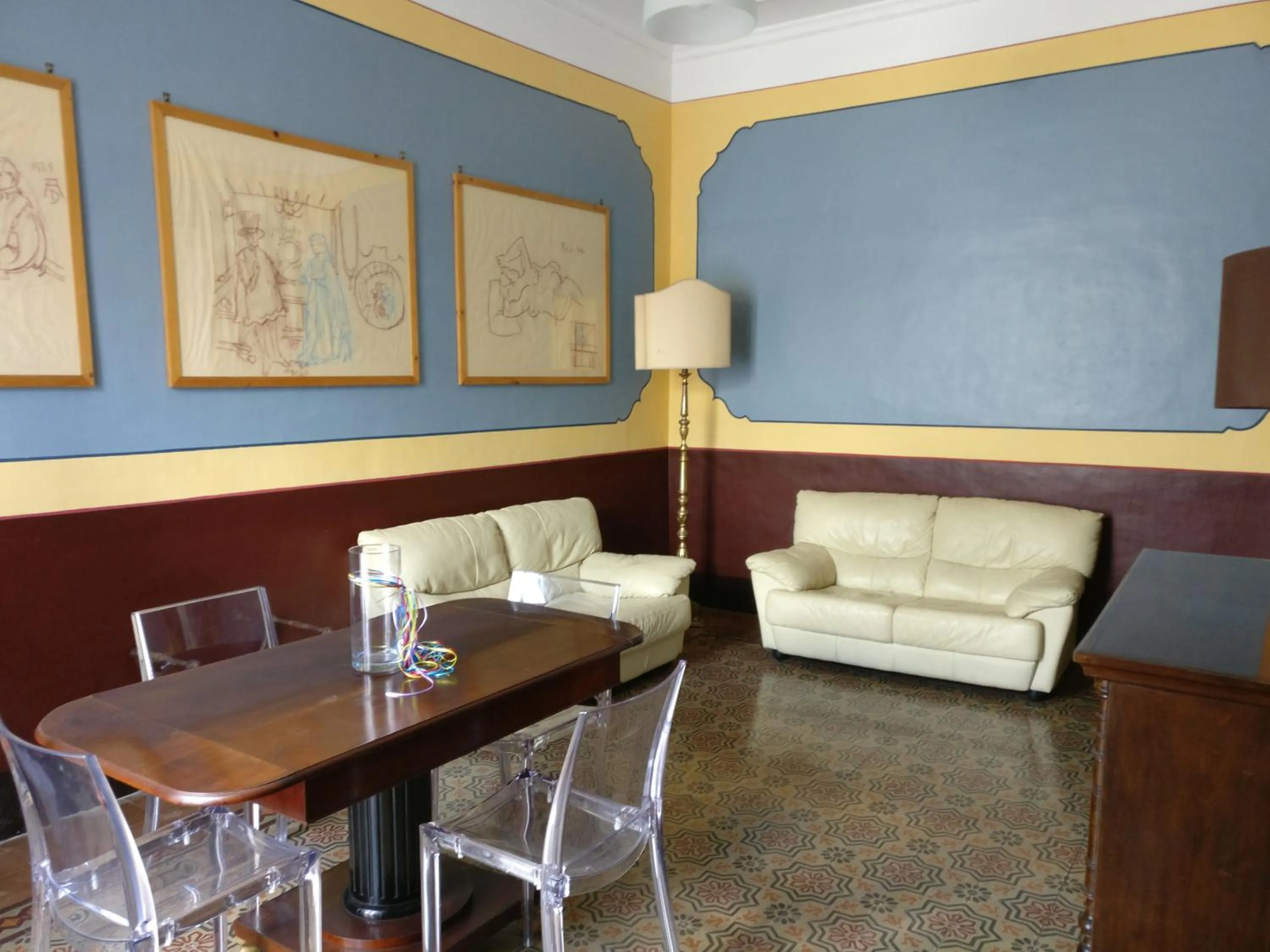 Communal lounge/ TV room in B&B Porta della Terra