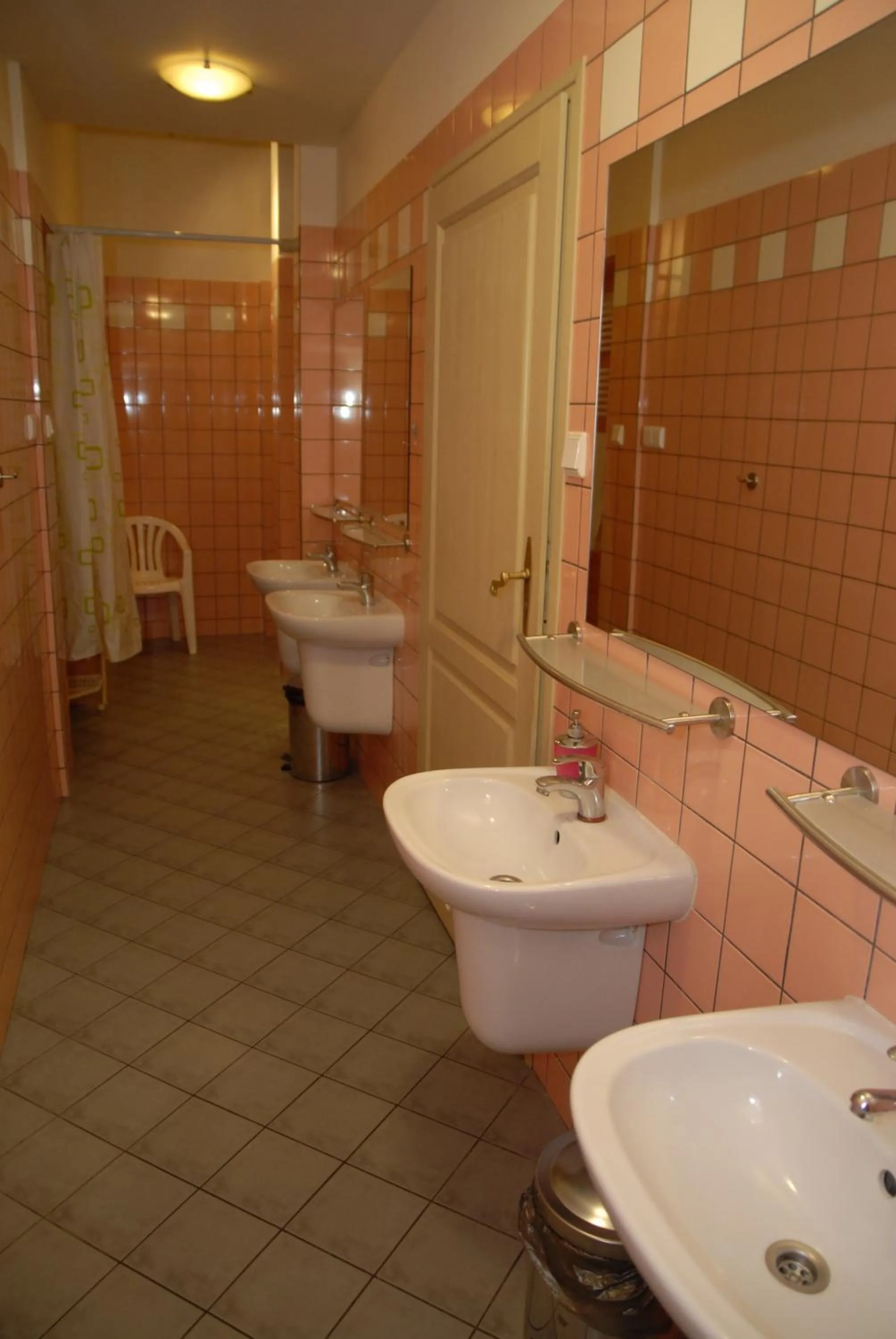 Bathroom in Hostel, Pokoje gościnne Mleczarnia - Ozonowane