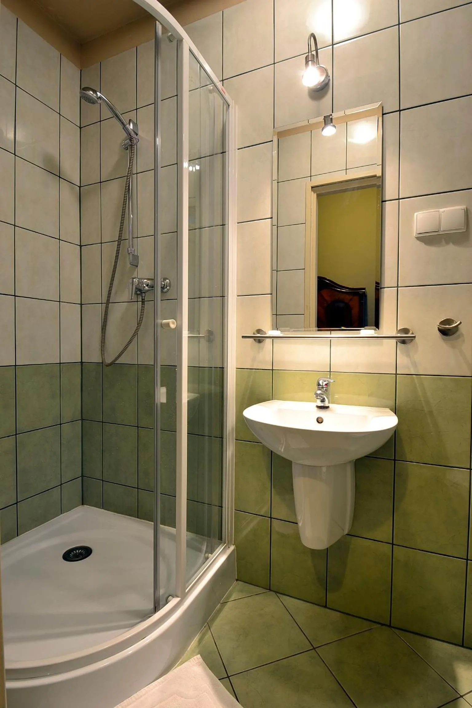 Bathroom in Hostel, Pokoje gościnne Mleczarnia - Ozonowane