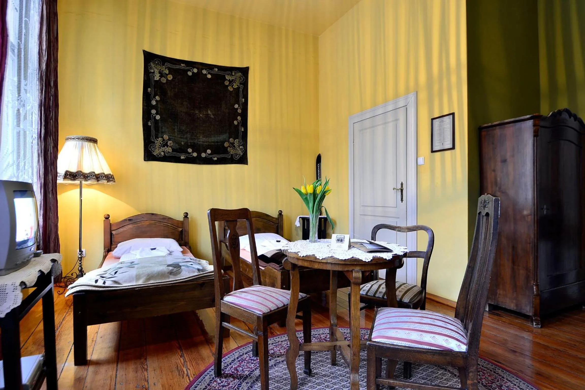 Photo of the whole room, Bed in Hostel, Pokoje gościnne Mleczarnia - Ozonowane