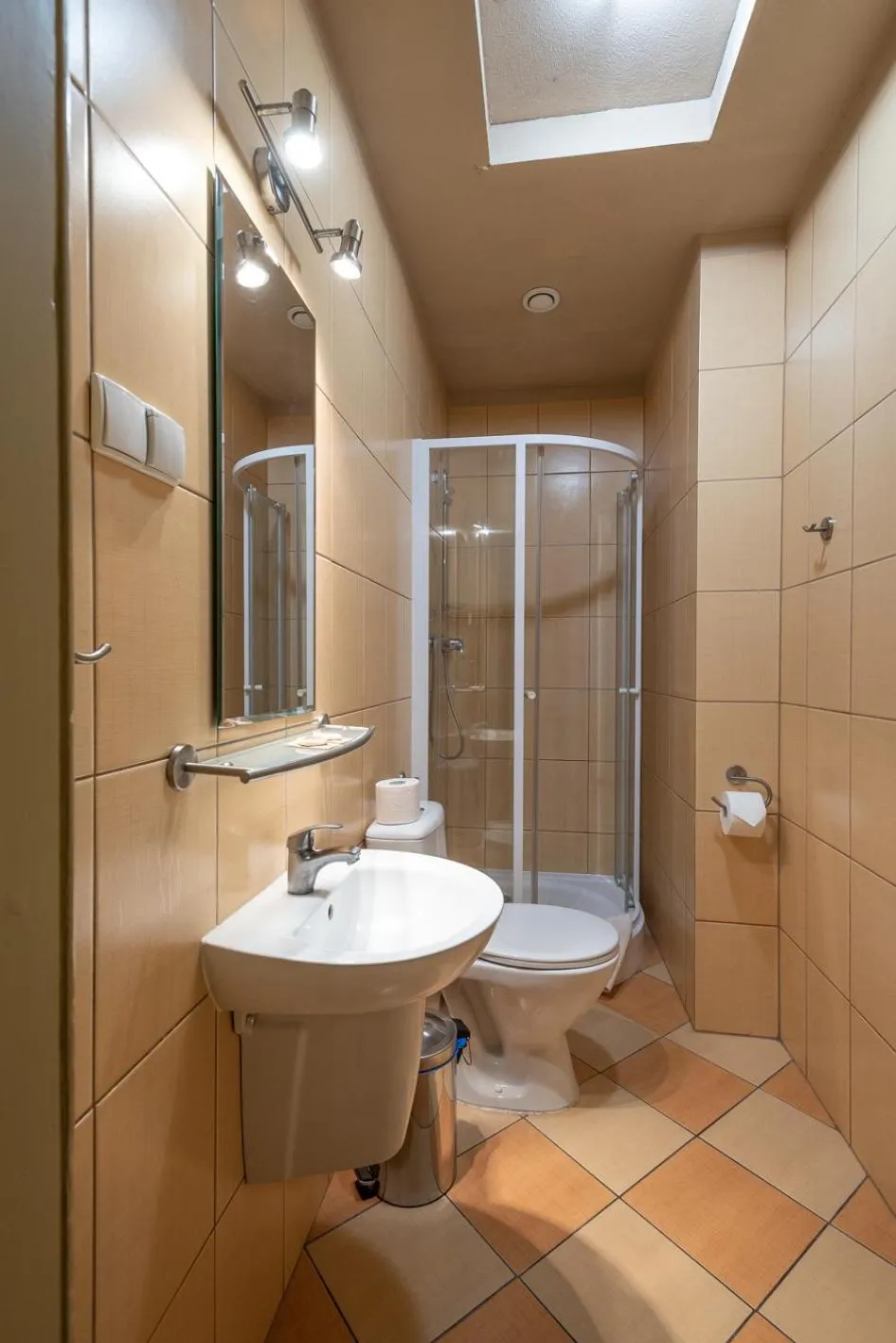 Bathroom in Hostel, Pokoje gościnne Mleczarnia - Ozonowane