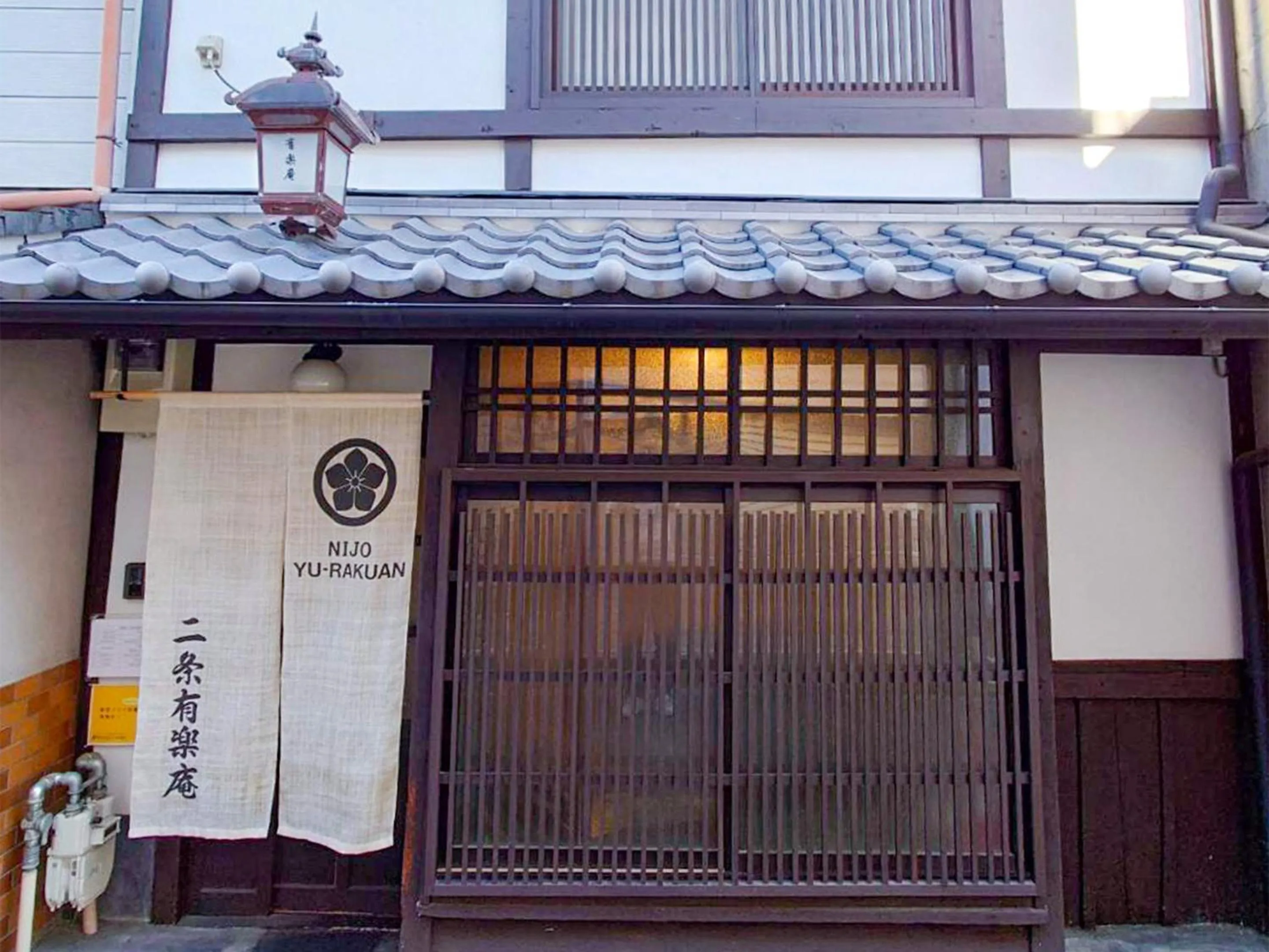 Facade/entrance in Nijo Yurakuan