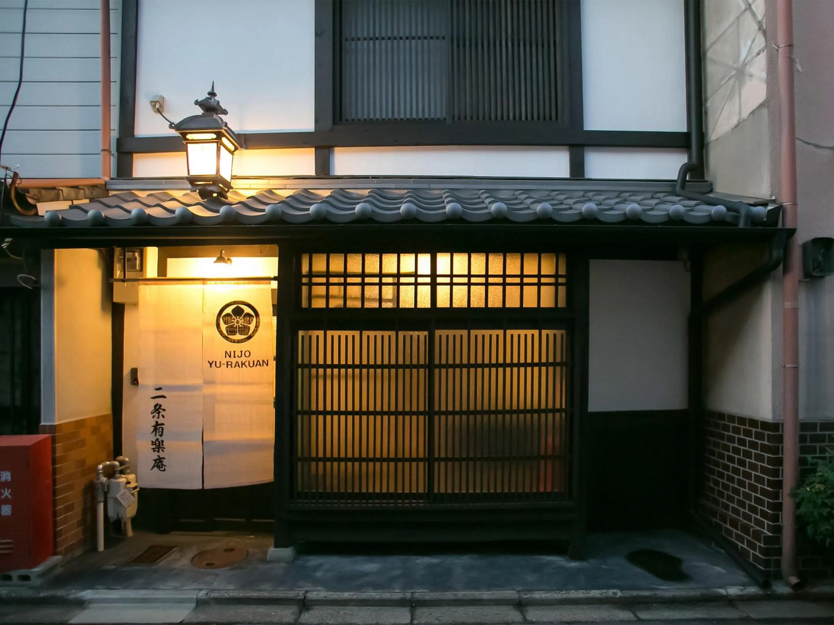 Facade/entrance in Nijo Yurakuan