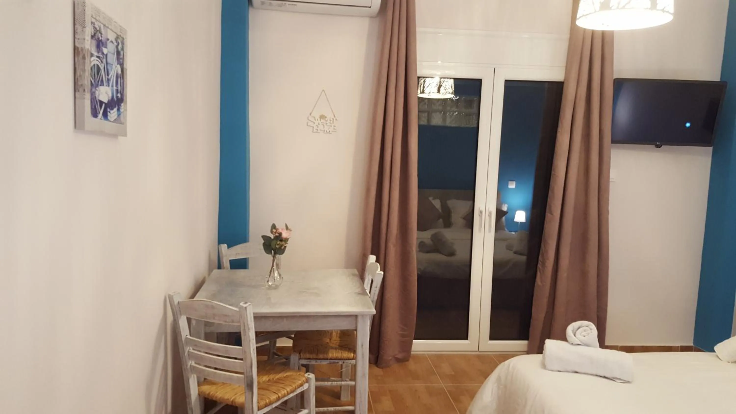 TV and multimedia, Bed in Zoe's Studio